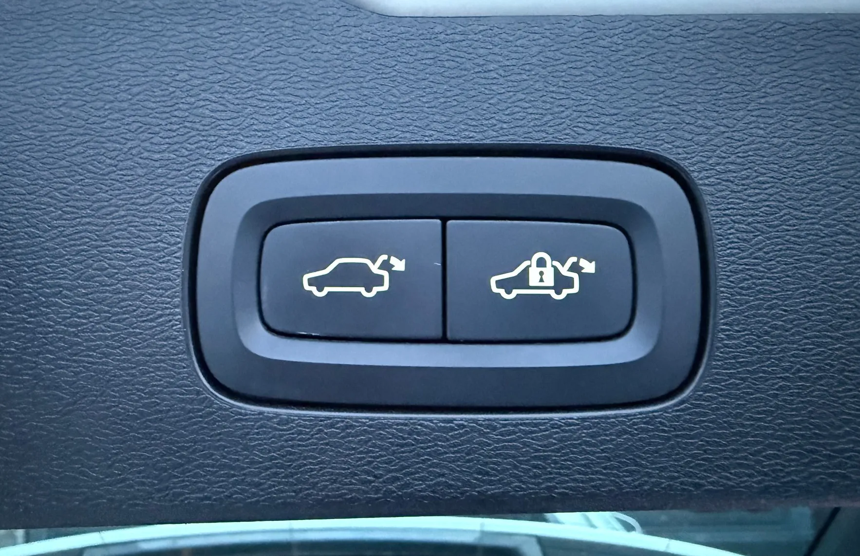 Zunanja slika - Volvo V60 - D4 PANO-FullLED-Usnje-KAM-Mkot-PDC-Gretje-KljukaDE - 29