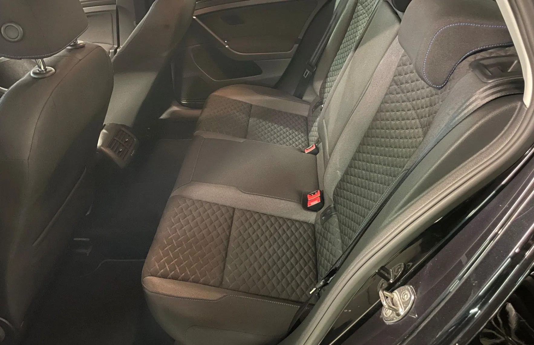 Zunanja slika - Volkswagen Golf - 2.0 TDI BMT Comfortline DSG PDC 2X.OGR. SEDEŽI. - 18