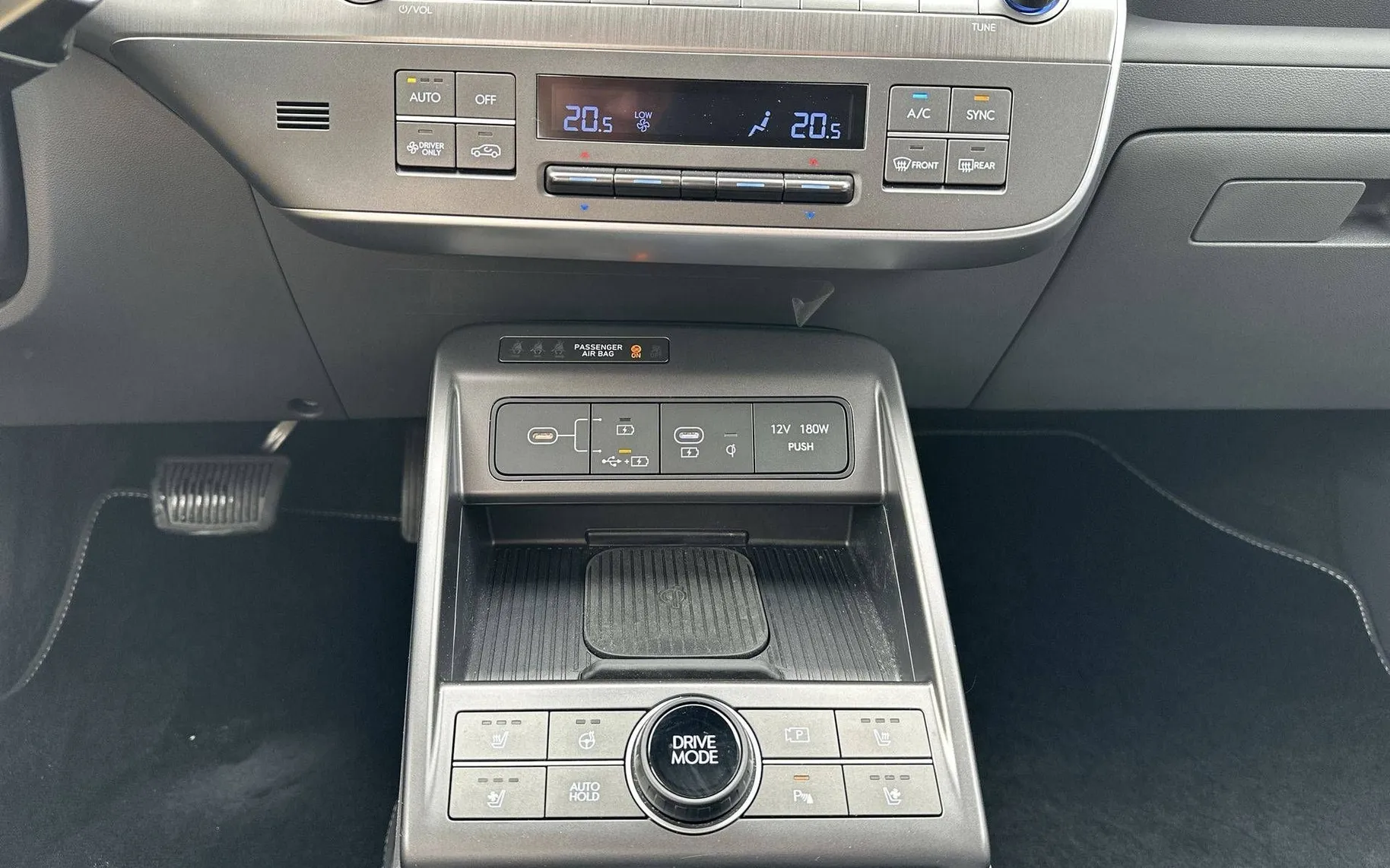 Notranja slika - Hyundai Kona - 1.6 GDI Hybrid Impression DCT - 19