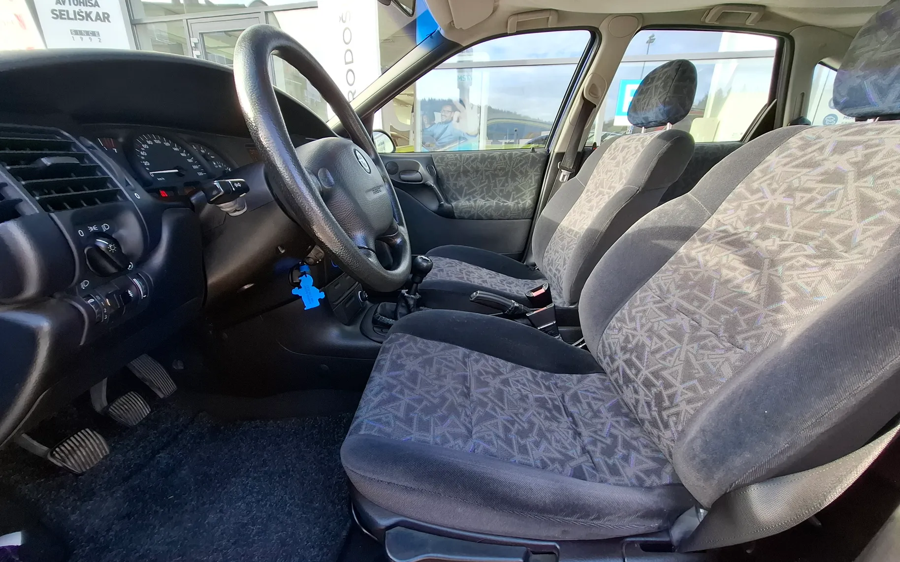 Zunanja slika - Opel Vectra - 1.6i 16V - SLOVENSKO POREKLO + ODLIČNO OHRANJEN - 11