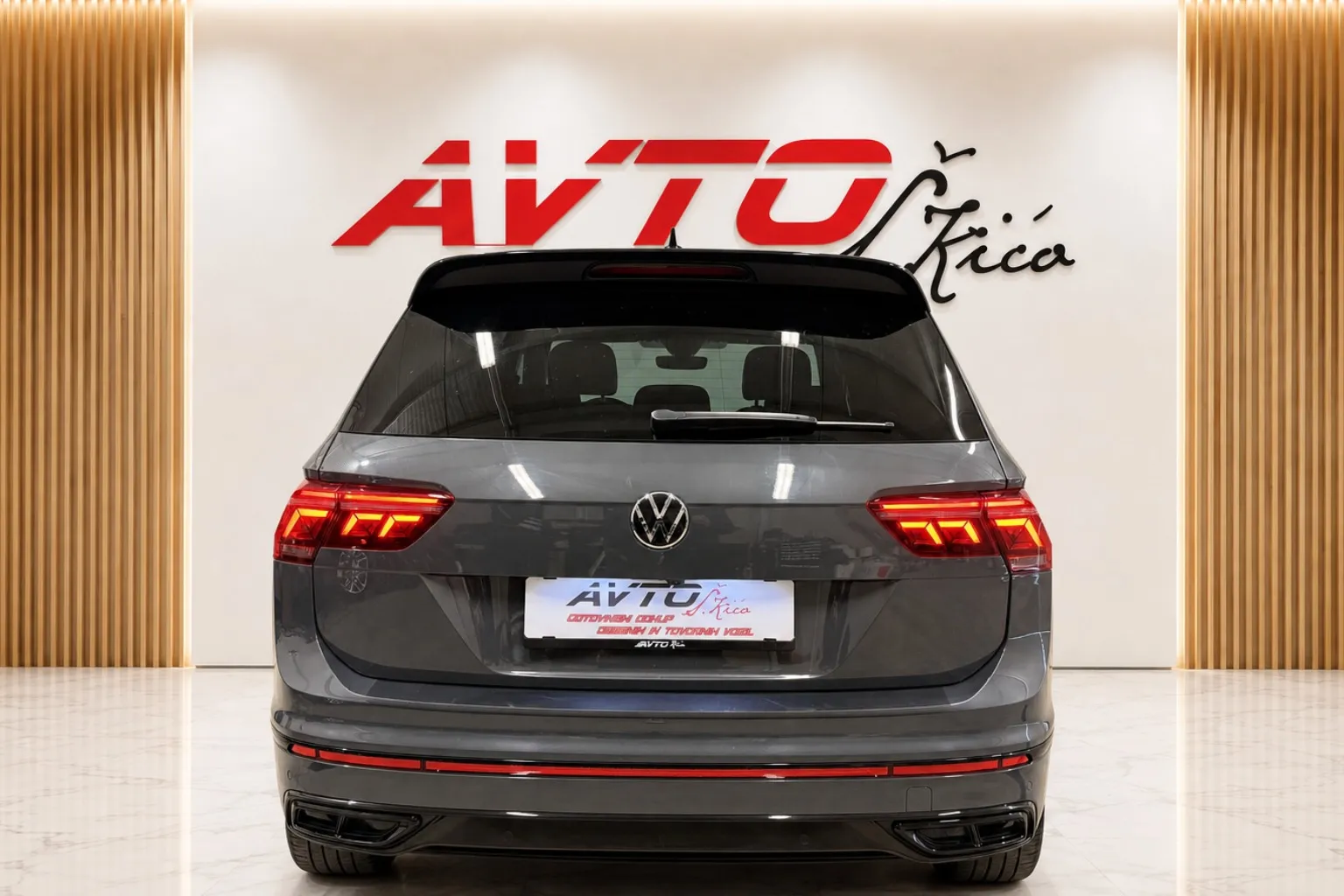 Notranja slika - VW Tiguan - 2.0 TDI-4X4-R-LINE-ACC-VIRTUAL-IQ-KAMERA-NAVI-F1.. - 8