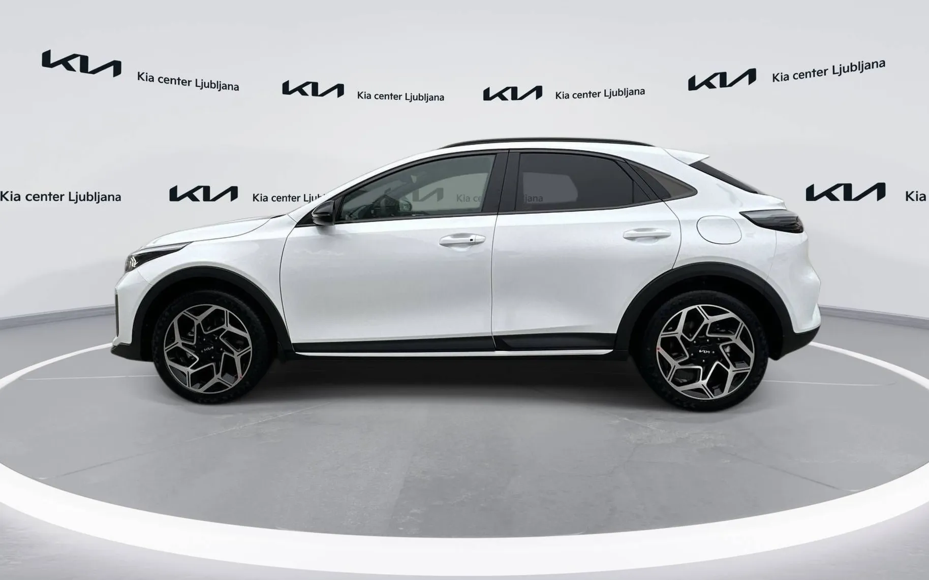 Notranja slika - KIA XCeed - 1.6 T-GDi GT-Line ISG 7DCT - 8