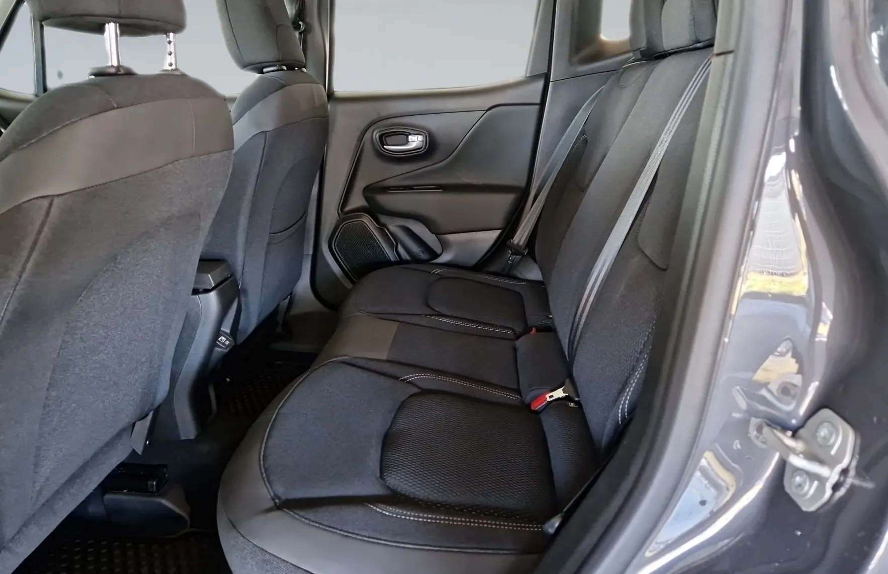 Zunanja slika - Jeep Renegade - 1.5 T4 e-Hybrid Altitude DCT - 10