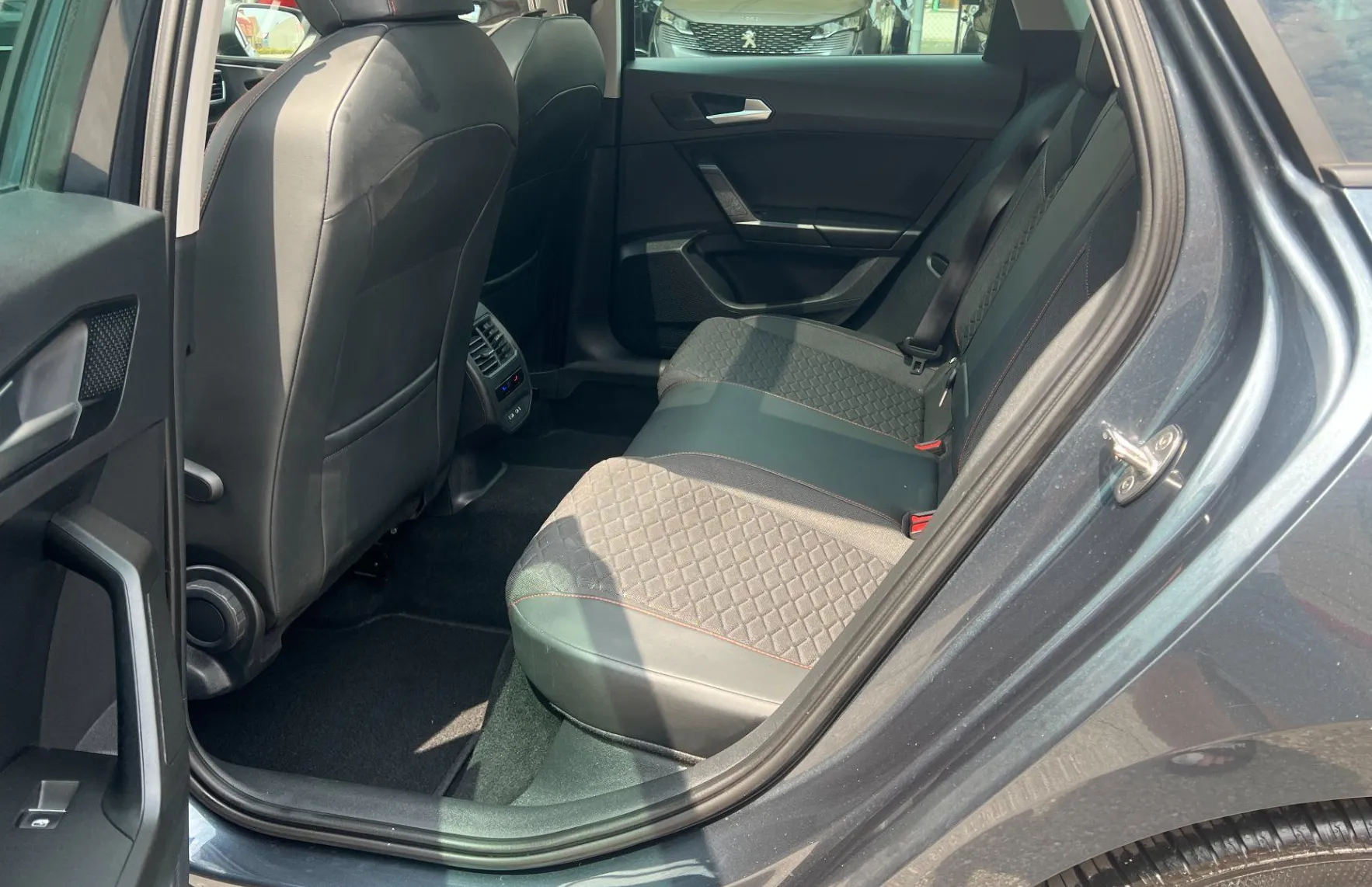Zunanja slika - Seat Leon - ST 2.0 TDI FR DSG.NEMŠKI+4ALU.PANORAMA.GRE.SEDEŽEV - 17