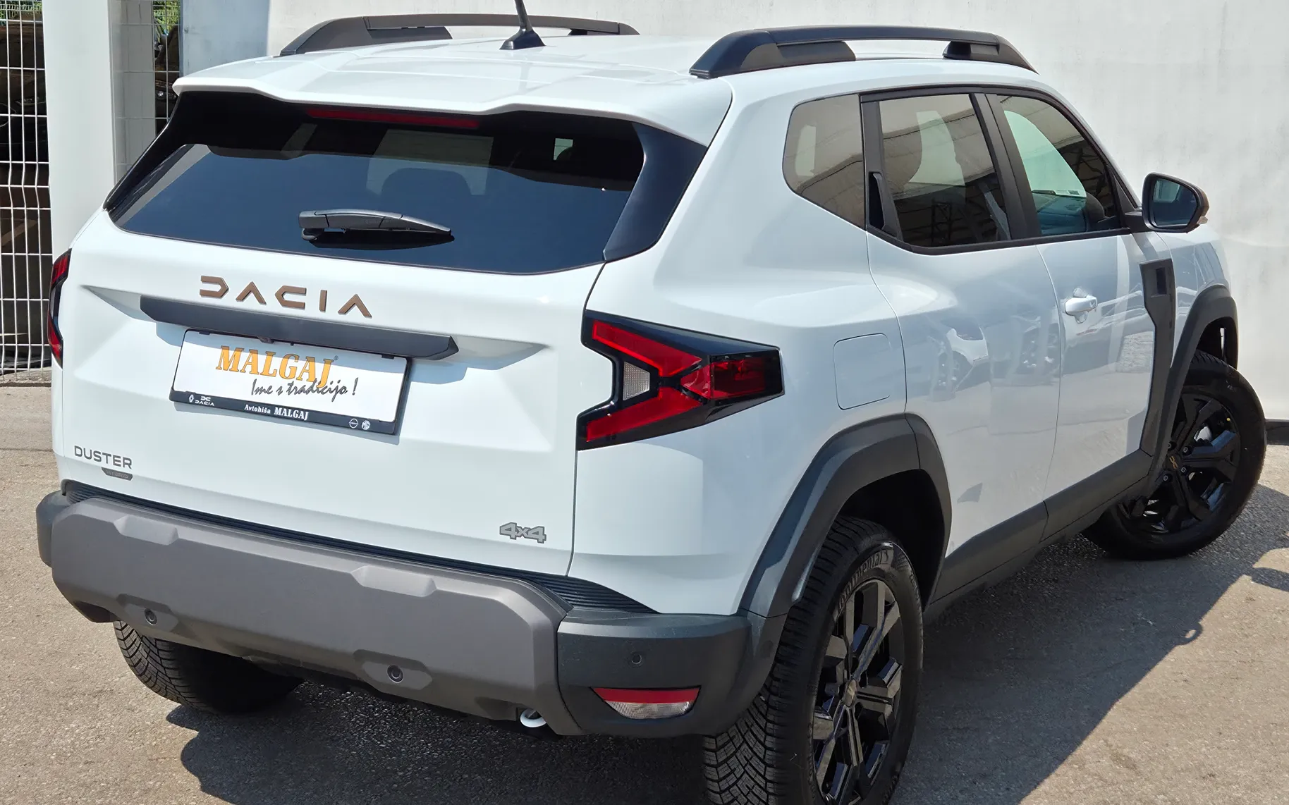 Zunanja slika - Dacia Duster - Extreme 4x4 Hybrid-G150+BON zimske gume - 7