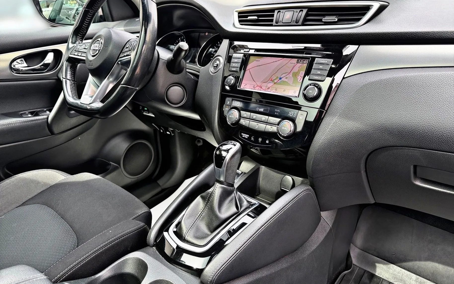 Notranja slika - Nissan Qashqai - 1.3 DIG-T 160 TEKNA•AVT•PANO•ACC•360•LANE•KOT NOV - 11