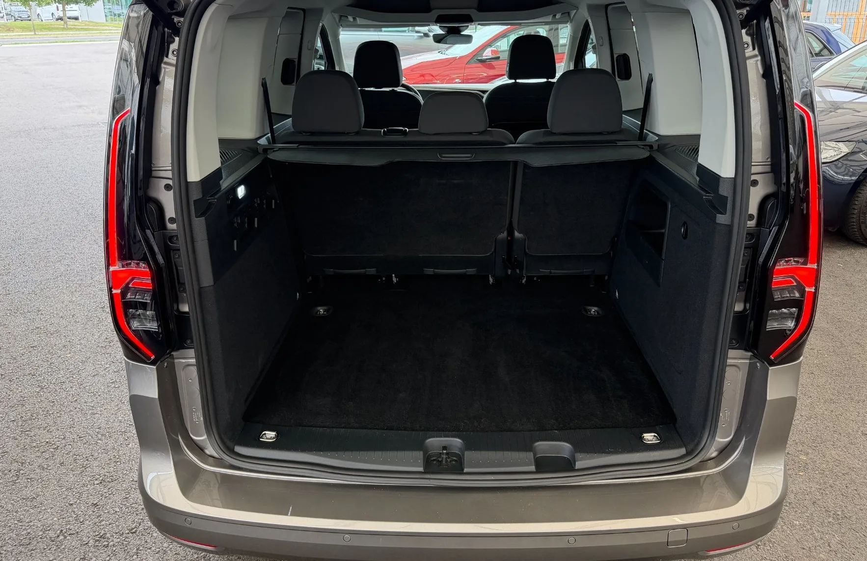Zunanja slika - Volkswagen Caddy - Life 2.0 TDI-SLO-1.LASTNIK-LED-OGR. SEDEŽA-ACC - 10