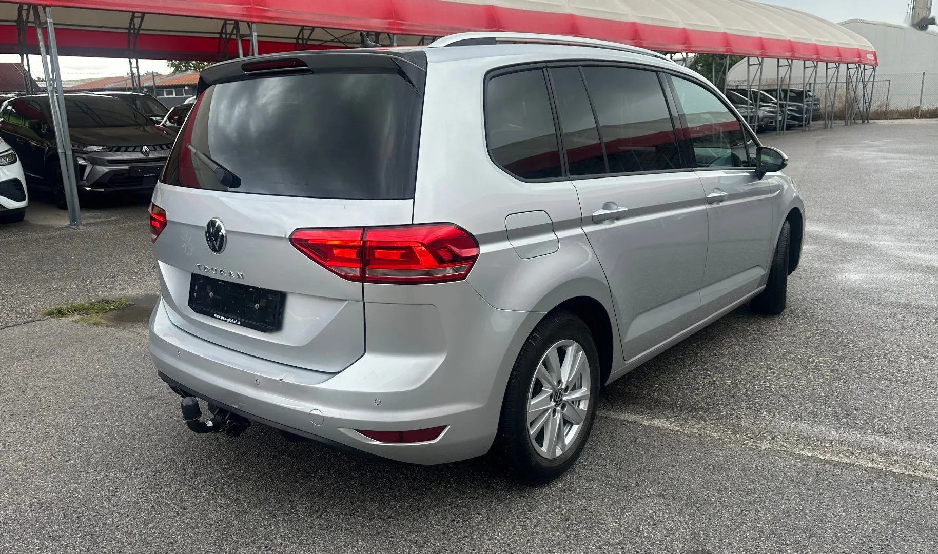 Zunanja slika - Volkswagen Touran - 2.0 TDI DSG.NAVI.KAMERA.NAREJEN VEL.SERVIS+MENJALN - 18