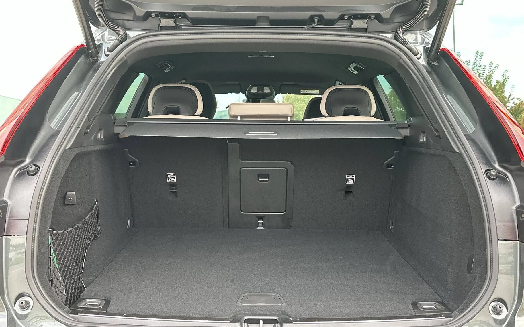 Notranja slika - Volvo XC60 - B5  P  AWD Plus Dark... - 12