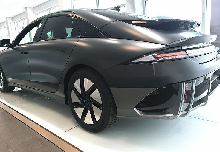 Zunanja slika - Hyundai Ioniq 6 - BEV 77KWH IMPRESSION-MAT-AKT.T.-HEAD UP-V2L-VIDEO - 4