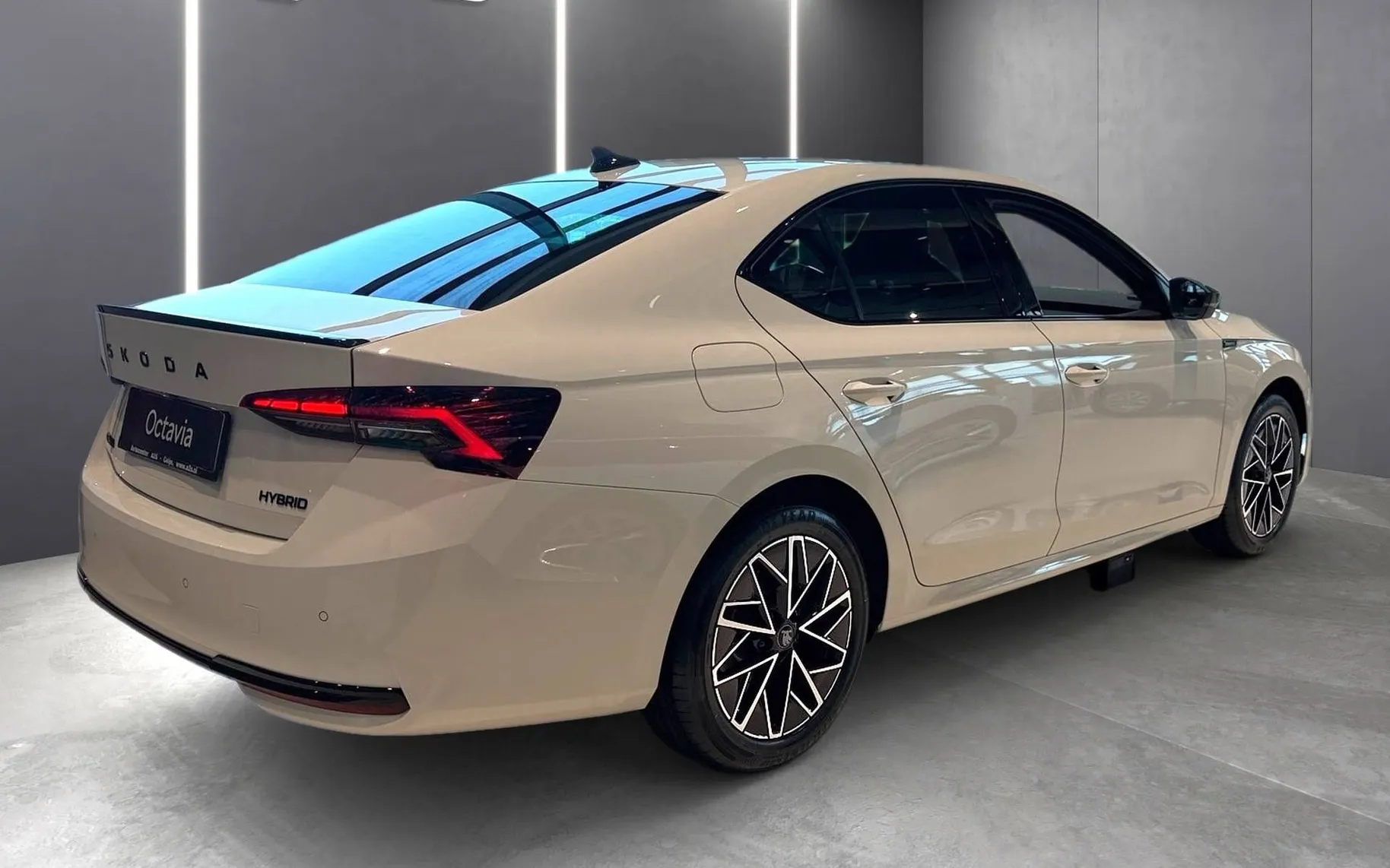 Zunanja slika - Škoda Octavia - 1.5 TSI mHEV Family SPORTLINE DSG - 3