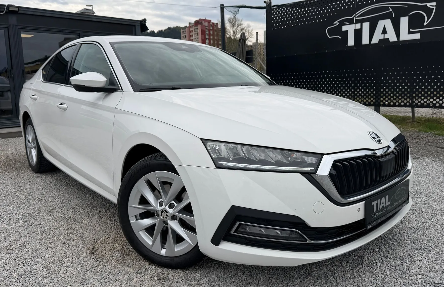 Zunanja slika - Škoda Octavia - 2.0 TDI CRYSTAL LED-LIMO.-NAVI-VIRTUAL-ACC-KAMERA- - 3