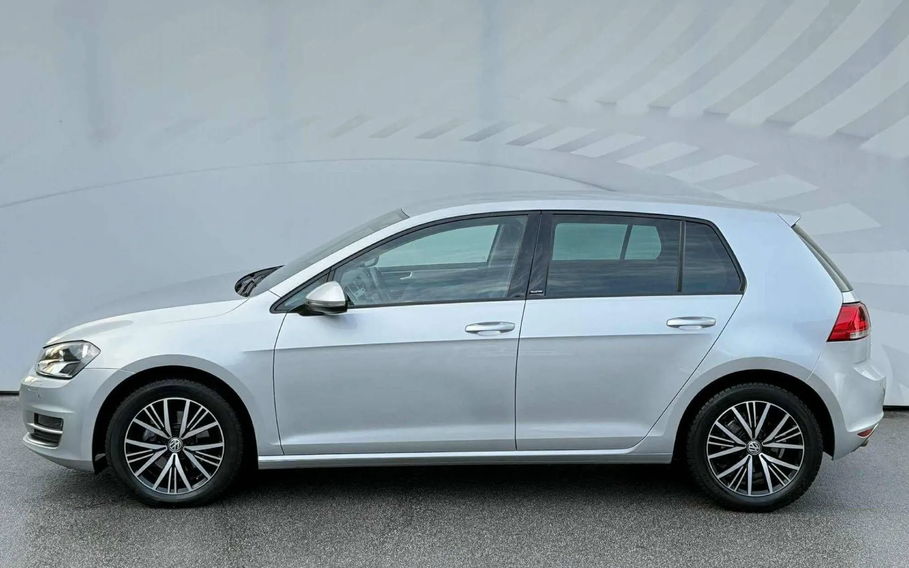 Zunanja slika - VW Golf - 1.6 TDI-ALLSTAR-LIZING ZA TUJCE-PDC-TEMPOMAT... - 6
