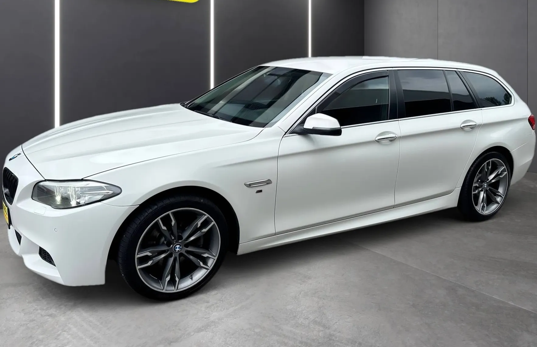 Zunanja slika - BMW Serija 5 - Touring: 520d M SPORT PAKET BI-XENON NAVI TEMP PDC HI-FI - 3