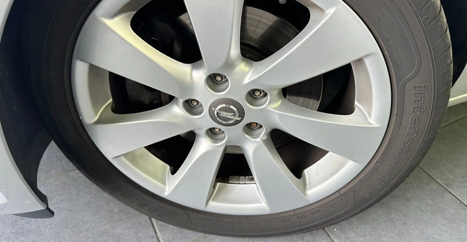 Zunanja slika - Opel Insignia - 1.6 CDTi.USNJE.NAREJEN VEL.SERVIS+MENJALNIKU - 4