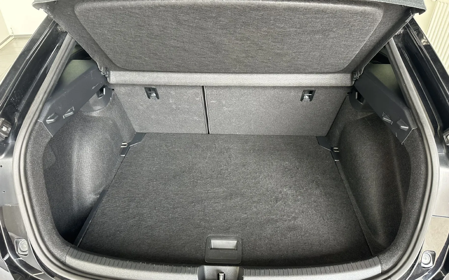 Zunanja slika - Volkswagen Taigo - 1.0 TSI R-Line 85.PANORAMA.LED.2025.SAMO 17.000 KM - 20