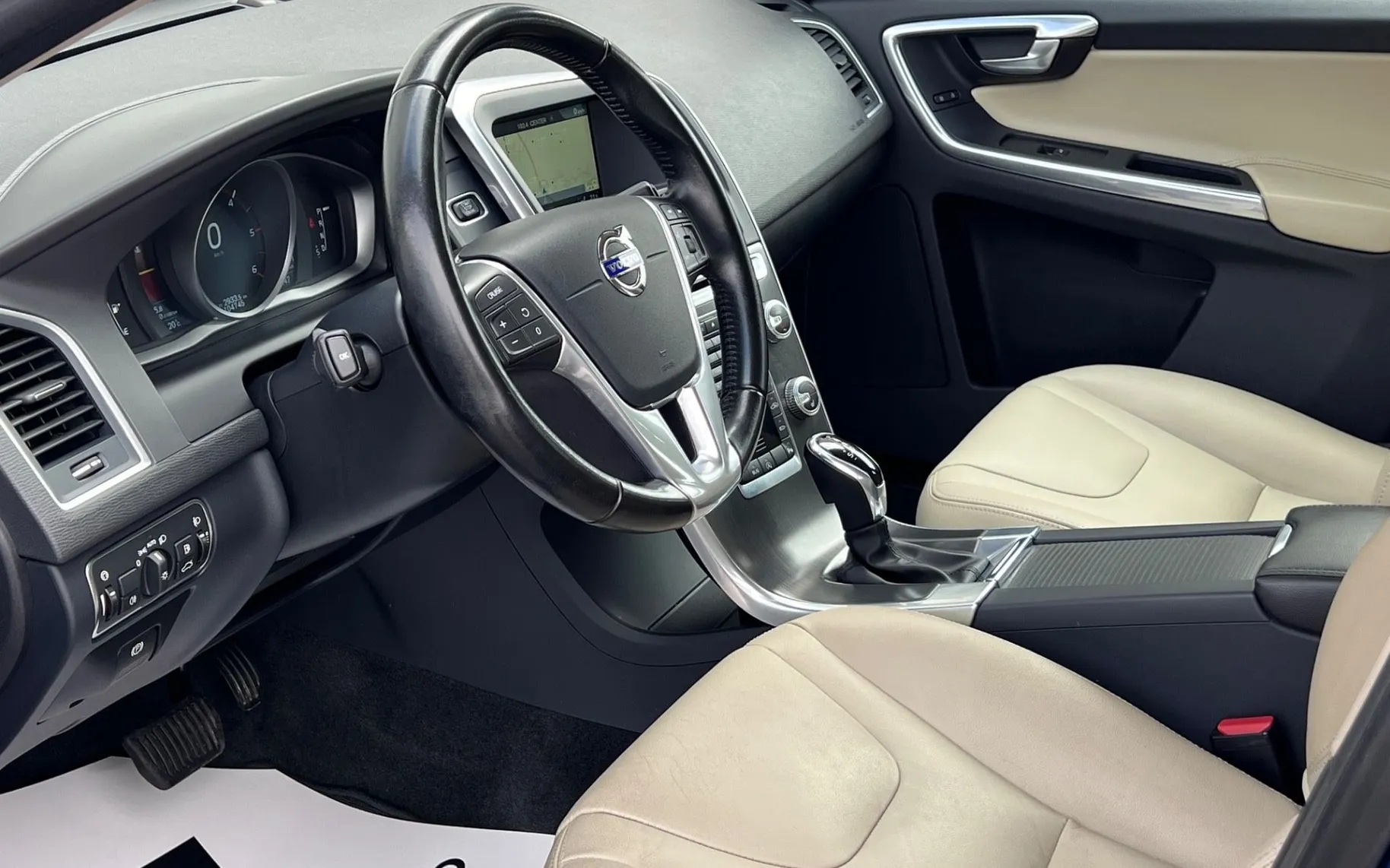Notranja slika - Volvo XC60 - D3+SLO+1.LAST+SAMO 104.475km++R.KAMERA - 11