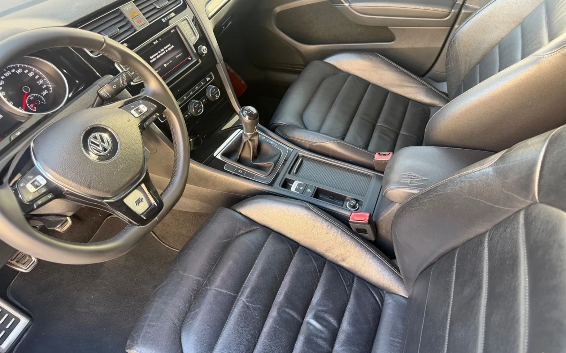 Notranja slika - Volkswagen Golf - 1.6 TDI R-Line - 10