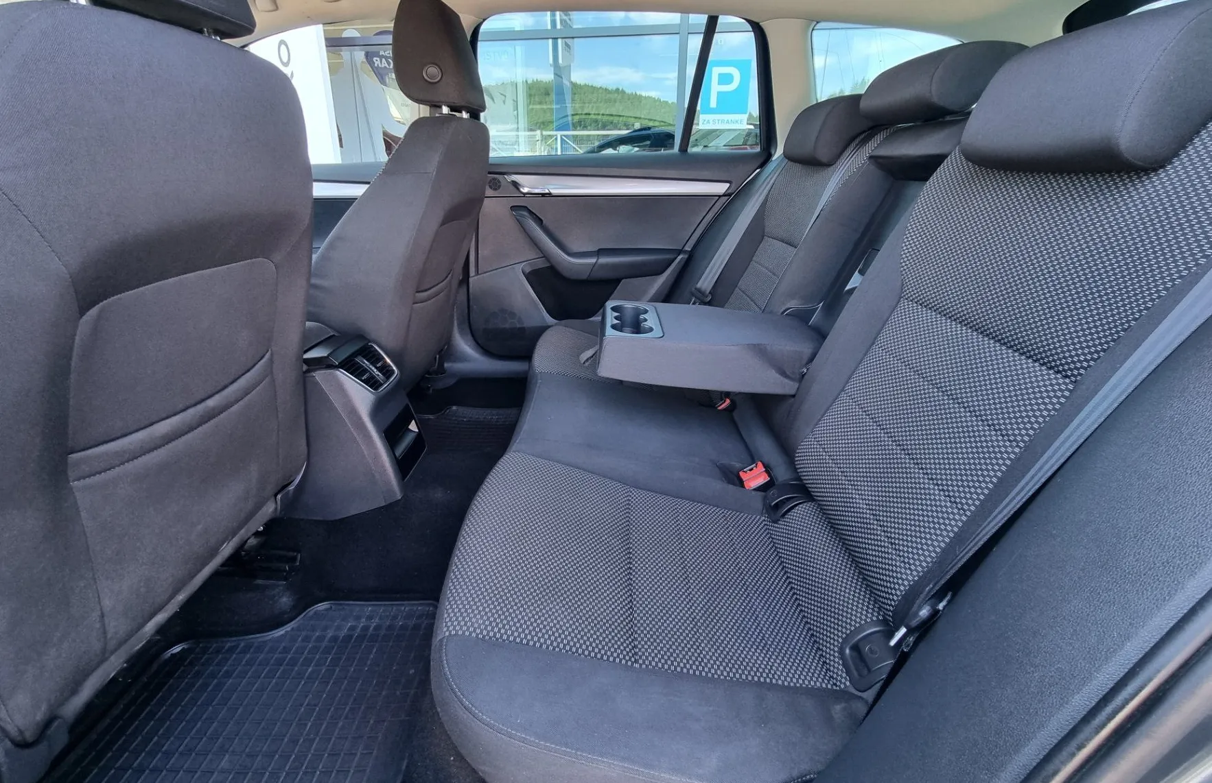 Zunanja slika - Škoda Octavia - Combi 1.2 TSI - SLOVENSKI - 2. LASTNIK - 9
