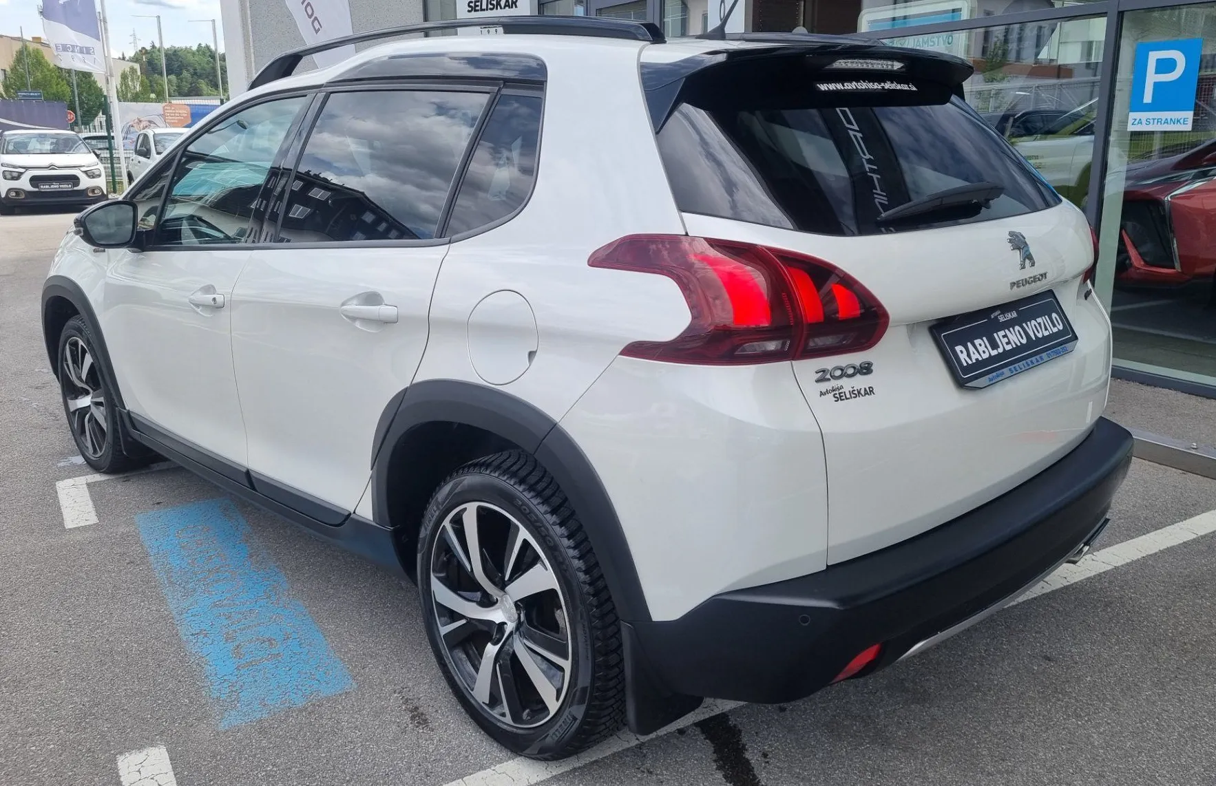 Zunanja slika - Peugeot 2008 - 1.2PT 110 GT Line AVTOMATIK + POTRJENA SERVISNA - 6