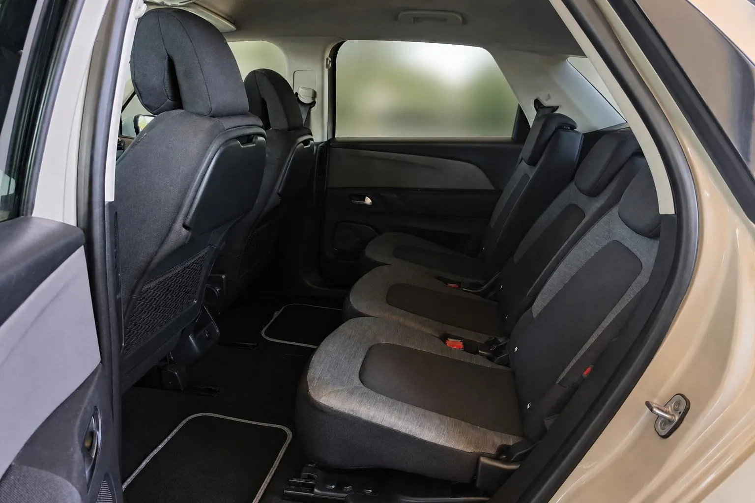 Notranja slika - Citroën C4 SpaceTourer - HDI 130 Feel-KAMERA-FUL LED-1 LASTNIK-GARANCIJA... - 12