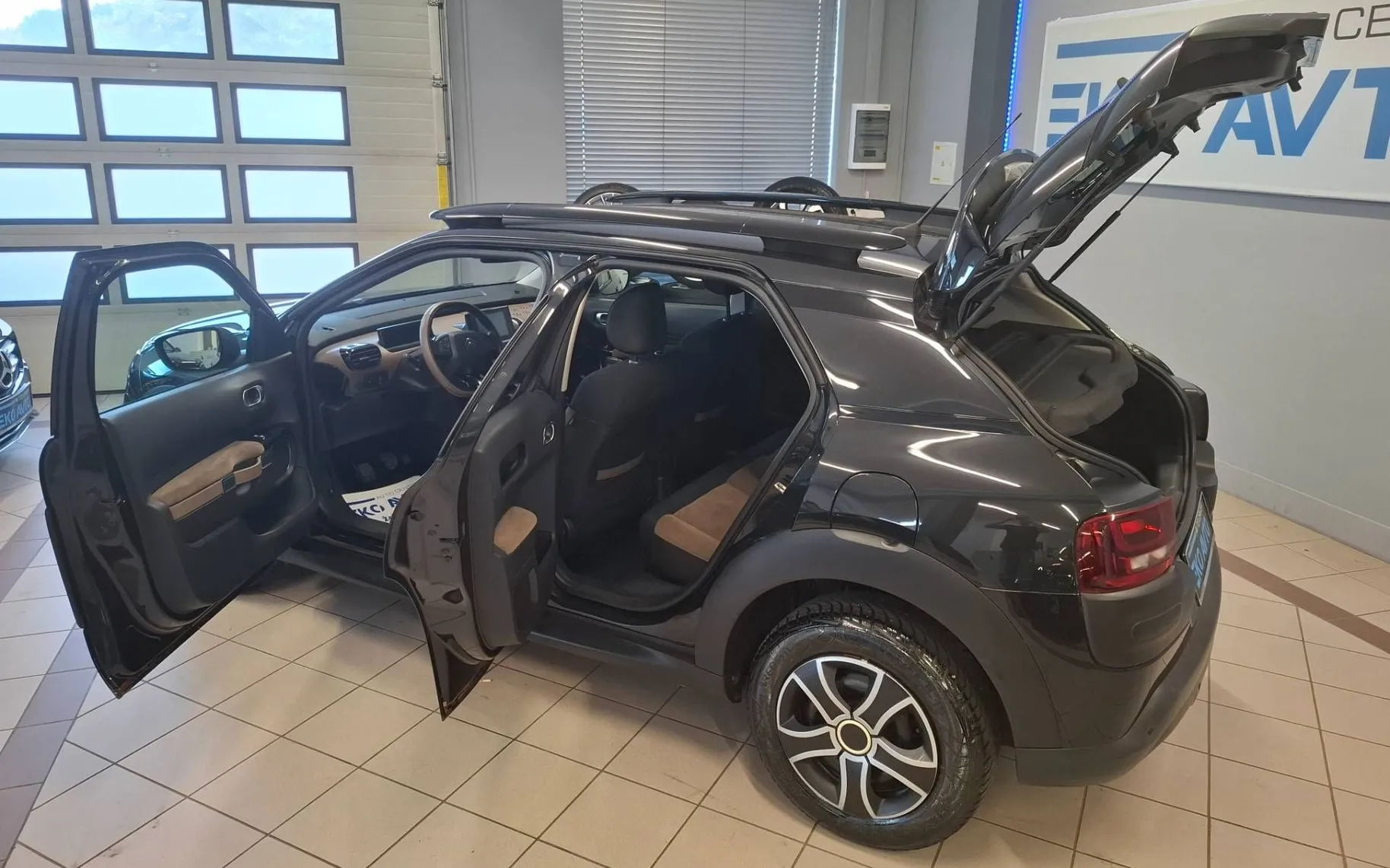 Zunanja slika - Citroën C4 Cactus - 1.2 VTi Live-KREDIT BREZ POLOGA- - 5