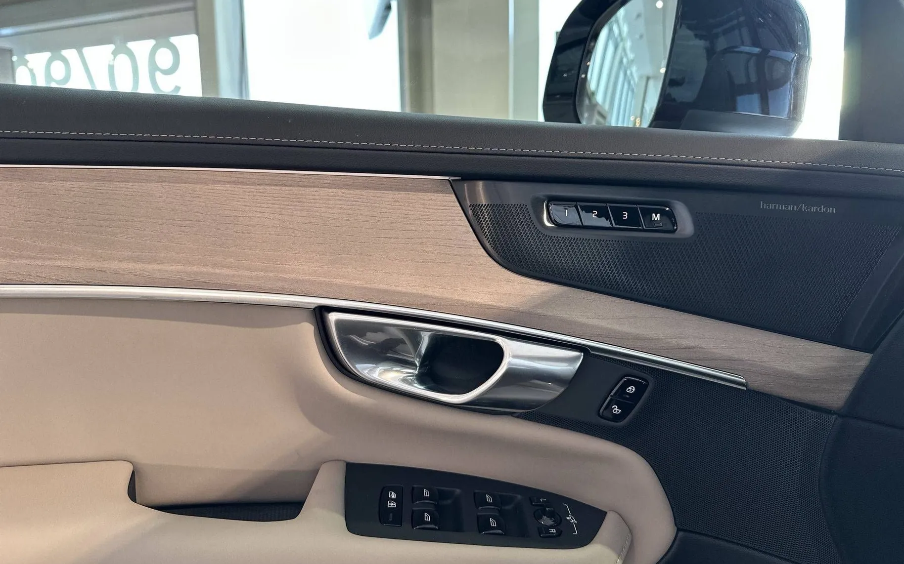 Notranja slika - Volvo XC90 - T8 AWD Ultra Dark 7s 3 leta garancije + 3 servisi. - 12