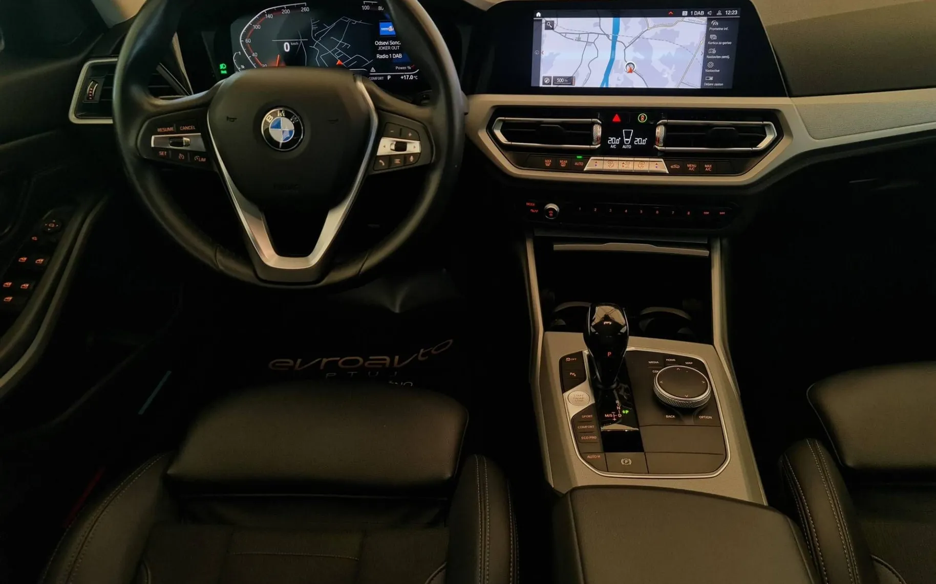 Notranja slika - BMW serija 3: - 318d Sport Line Aut.• Redno servisiran - 16