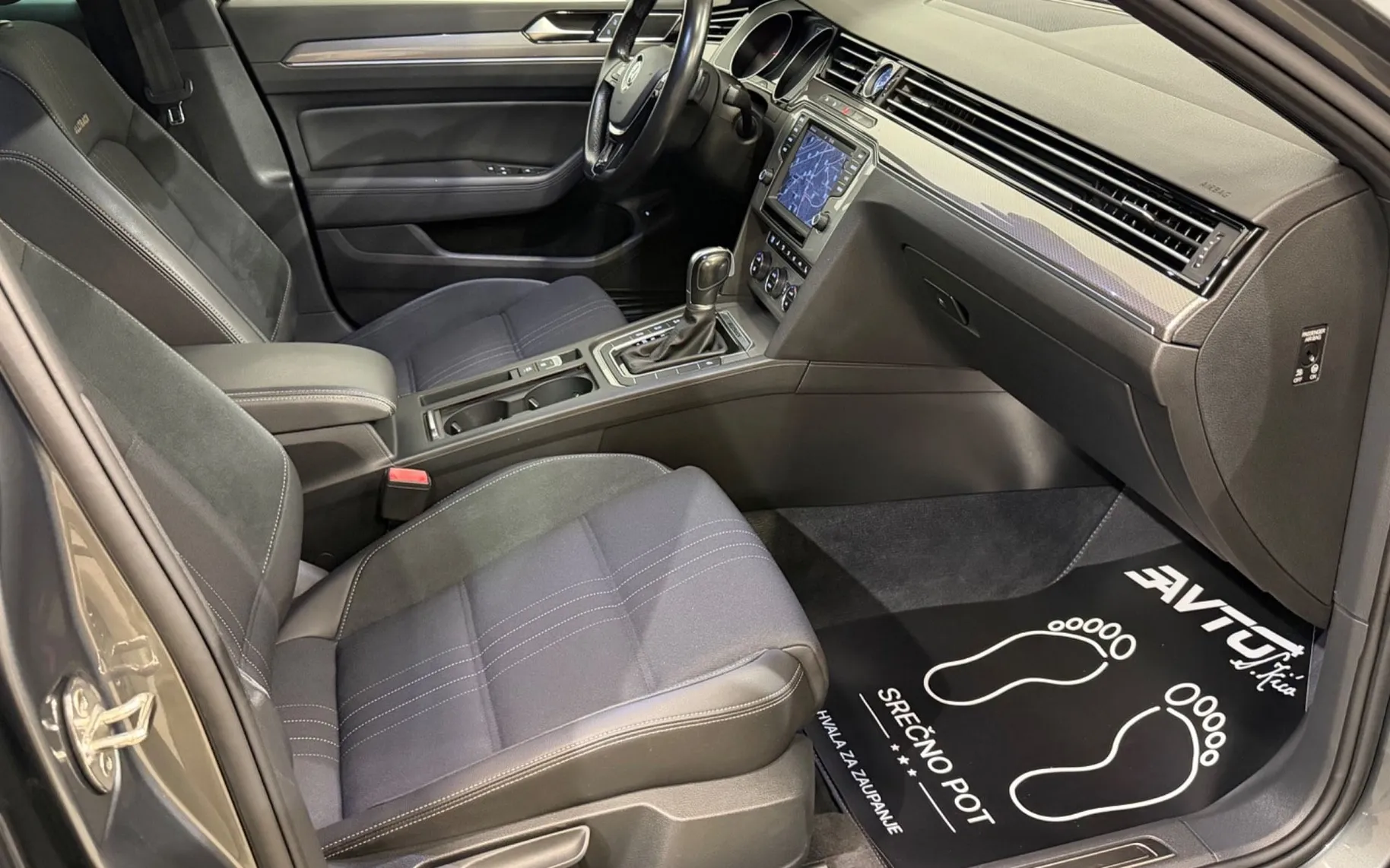 Notranja slika - Volkswagen Passat Alltrack - 4motion 2.0 TDI-FULL LED-AVT-TEMPOMAT-NAVI-PDC - 10