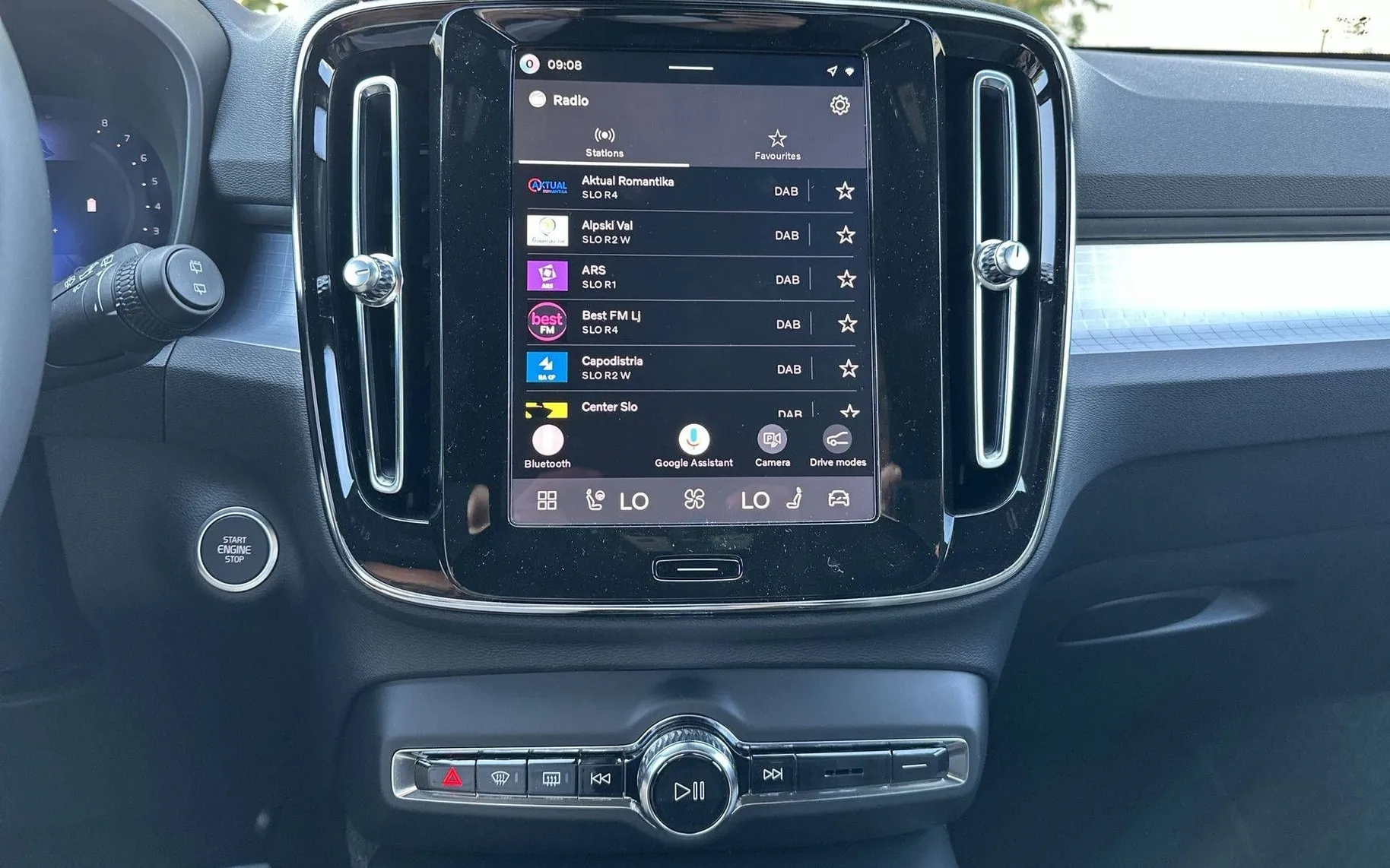 Notranja slika - Volvo XC40 - B3P Core Avt. - 14