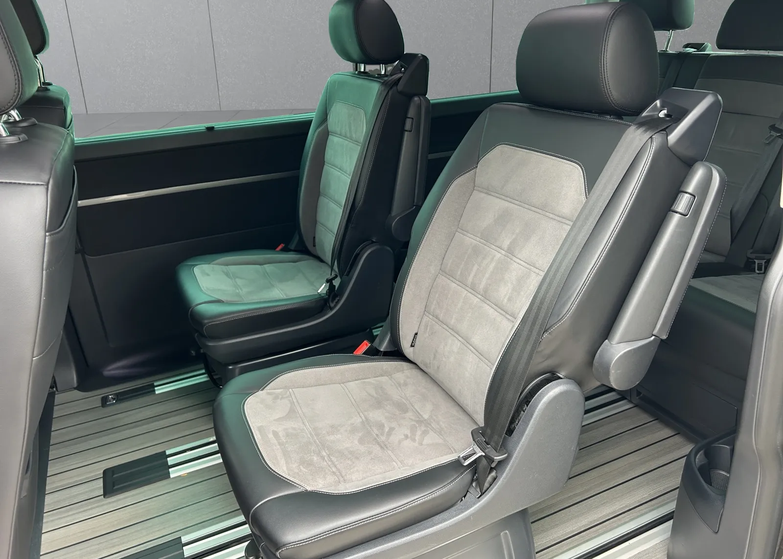 Zunanja slika - Volkswagen Multivan - T6.1 2,0 TDI KMR Highline DSG - 7