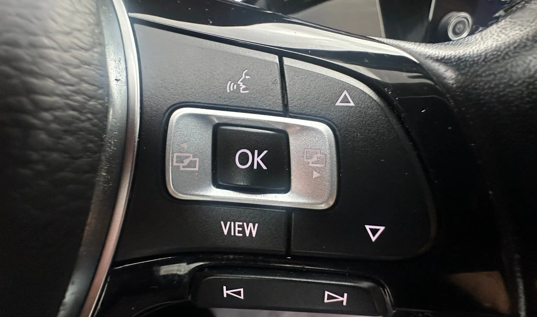 Zunanja slika - Volkswagen Touran - 2.0 TDI DSG.NAVI.KAMERA.NAREJEN VEL.SERVIS+MENJALN - 11
