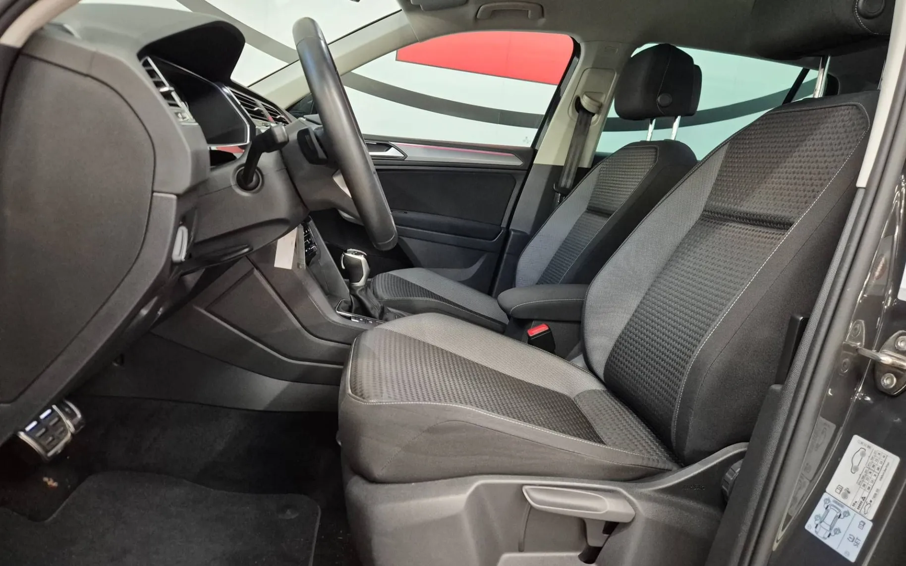 Zunanja slika - Volkswagen Tiguan - 2.0 TDI DSG 110kW ODLIČEN - 5