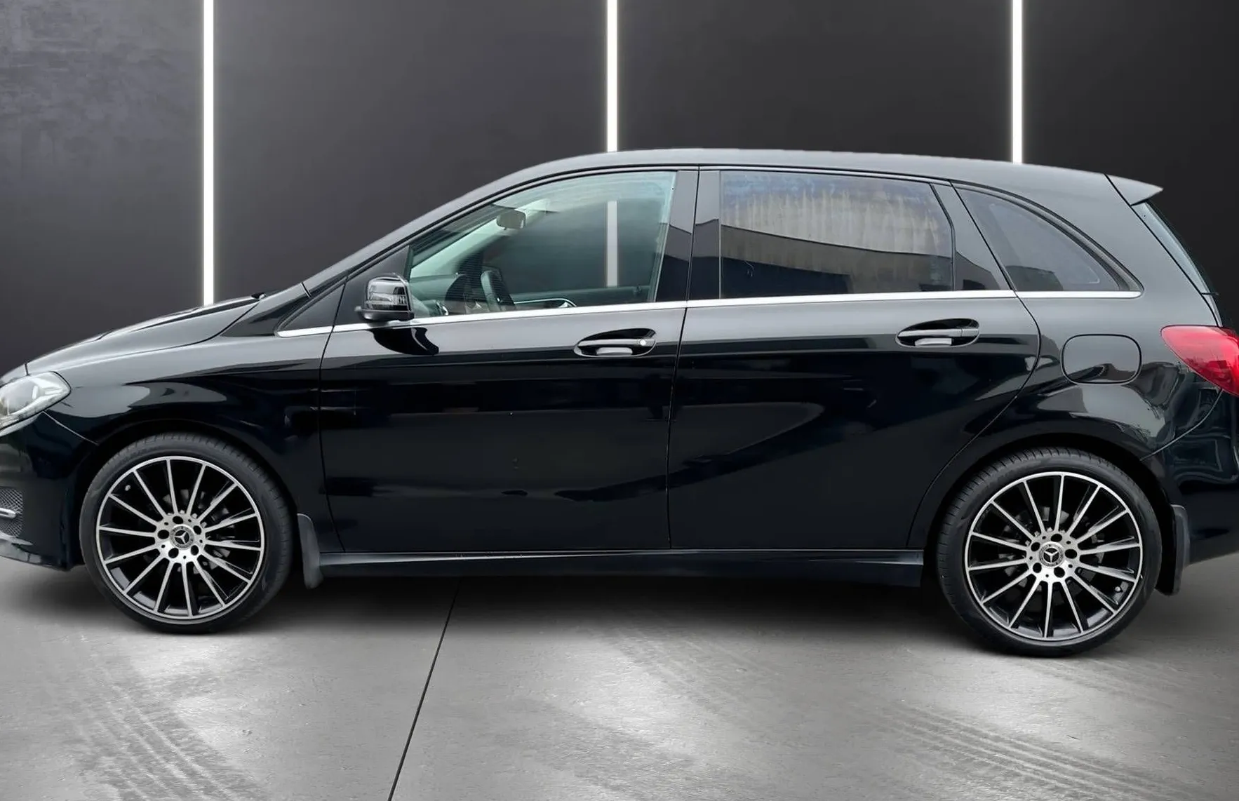 Zunanja slika - Mercedes-Benz B-Razred - B180d NAVI TEMP KAM KLJUKA PDC MOŽNOST BREZ POLO.. - 4