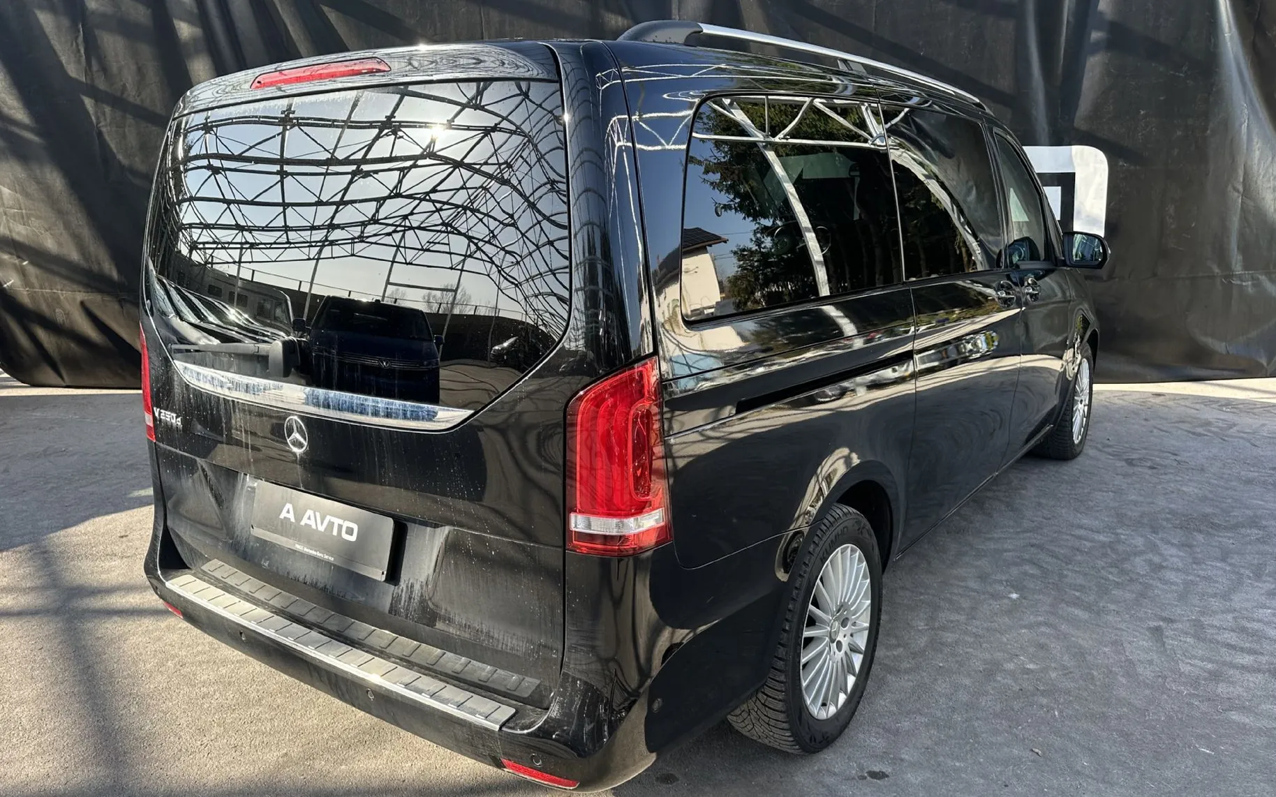 Zunanja slika - Mercedes-Benz V-Razred - V 220d dolgi-AVT.6+1-LED-EL.VRATA-VK-NAVI-ACC-LINE - 5