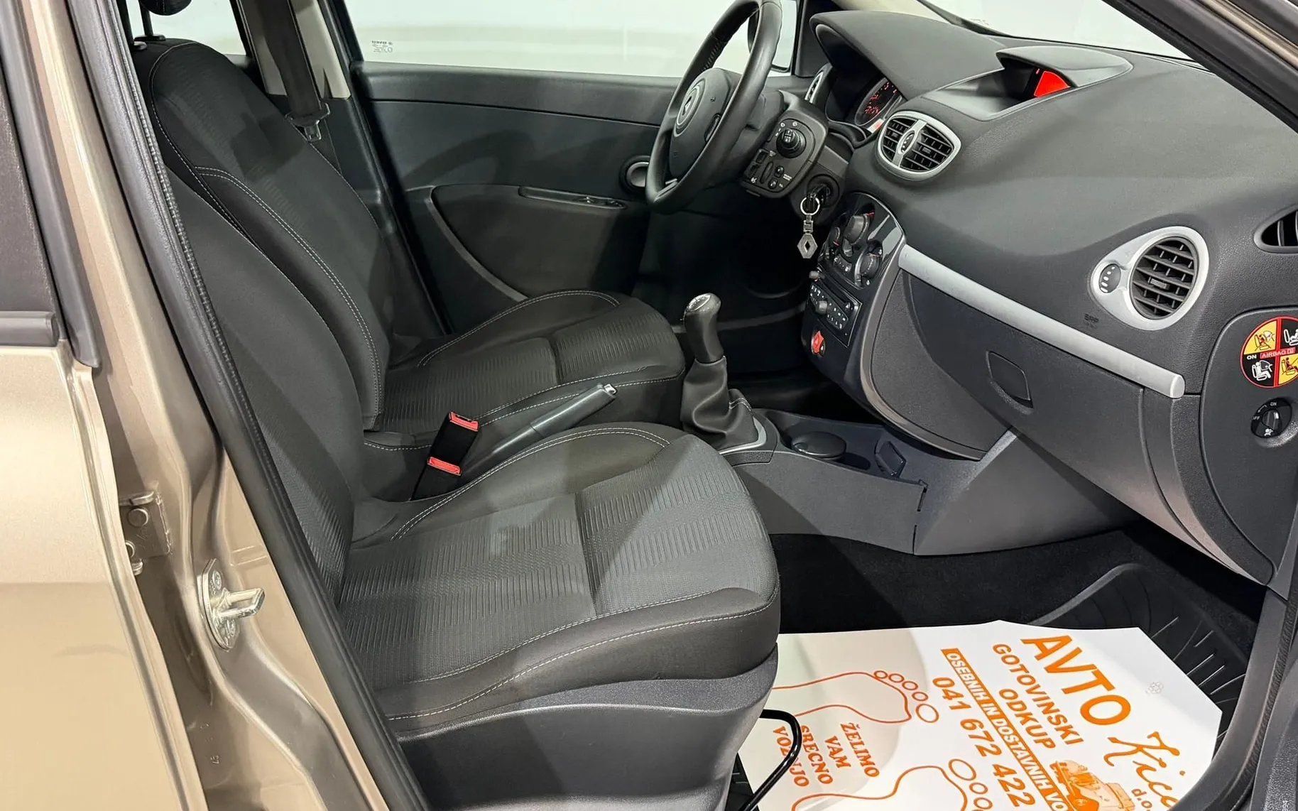 Notranja slika - Renault Clio - Grandtour 1.5 dCi-TEMPOMAT-KLIMA-TRAJNIK - 10