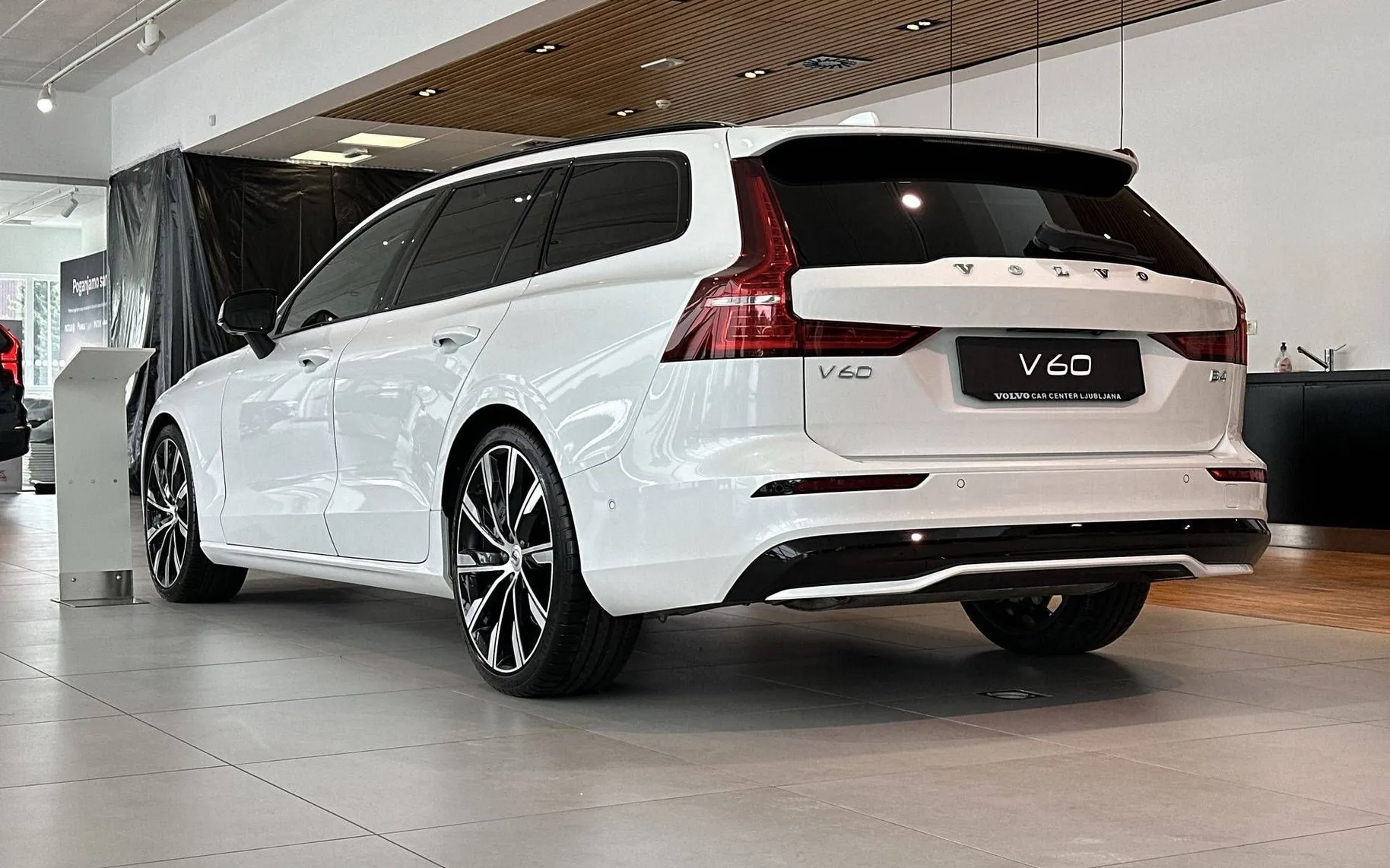Zunanja slika - Volvo V60 - B4 D Plus Dark Mild hybrid - 6