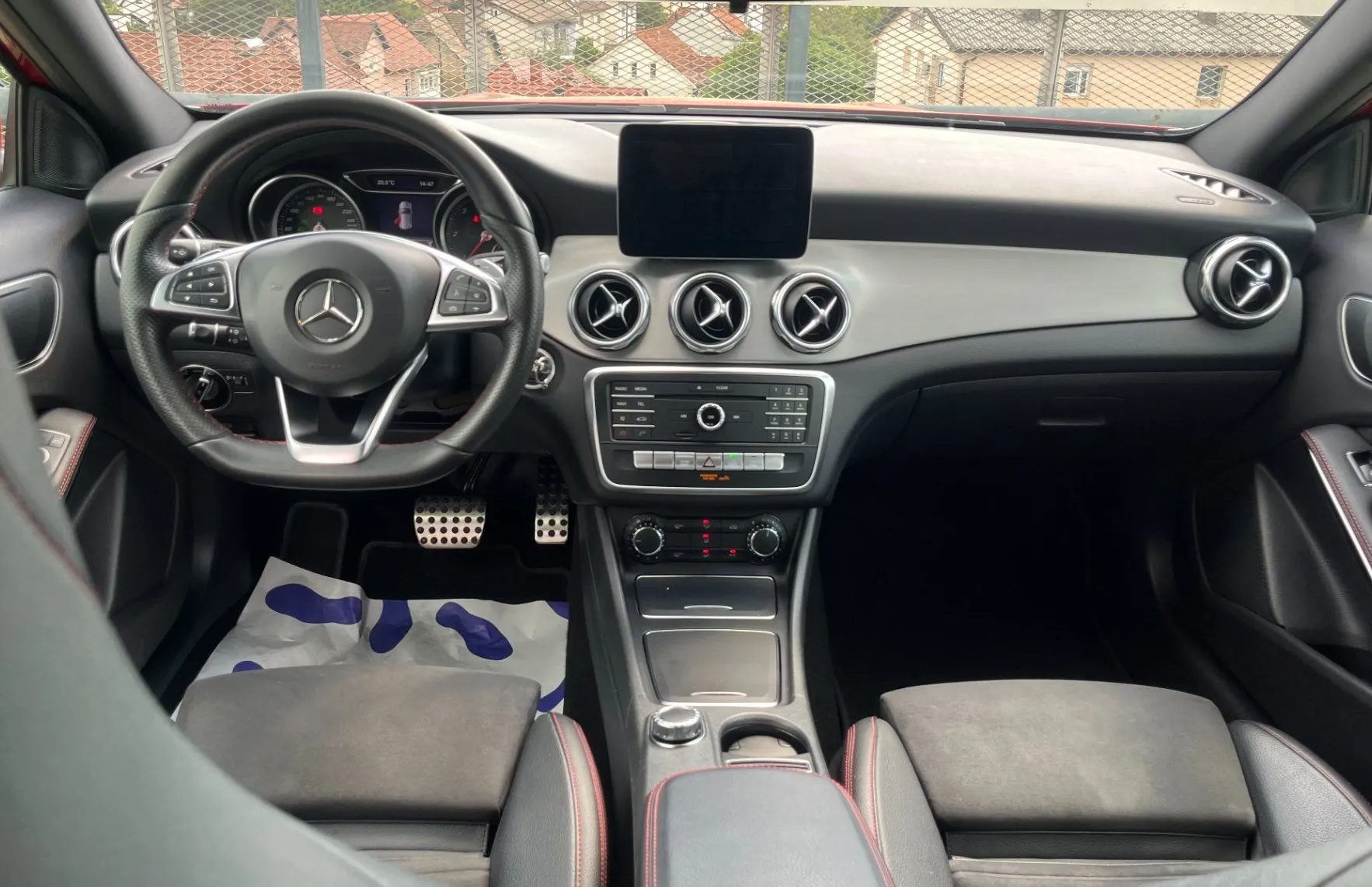 Zunanja slika - Mercedes-Benz GLA-Razred - GLA 200 d AMG Line Avt. NAVI. TEMPOMAT. F1 PRES. - 10