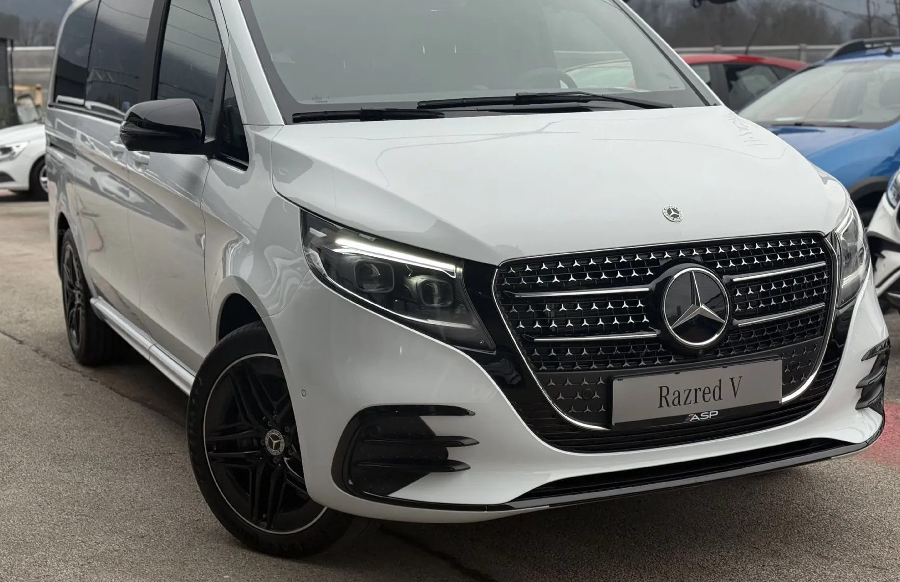 Zunanja slika - Mercedes-Benz V-Razred - V 300 d 4MATIC Avantgarde dolgi - 3