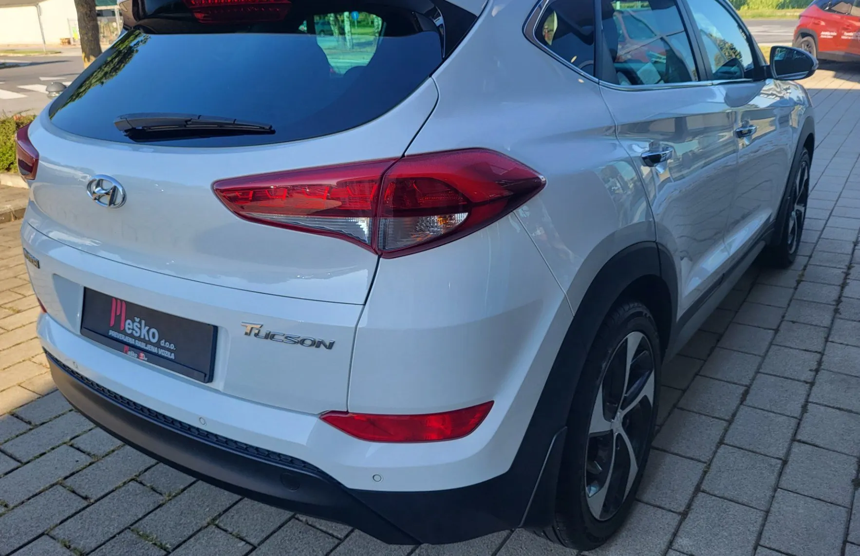 Zunanja slika - Hyundai Tucson - 1.7 CRDi Impression slo-1last-navi-alu-pdc-kamera - 5