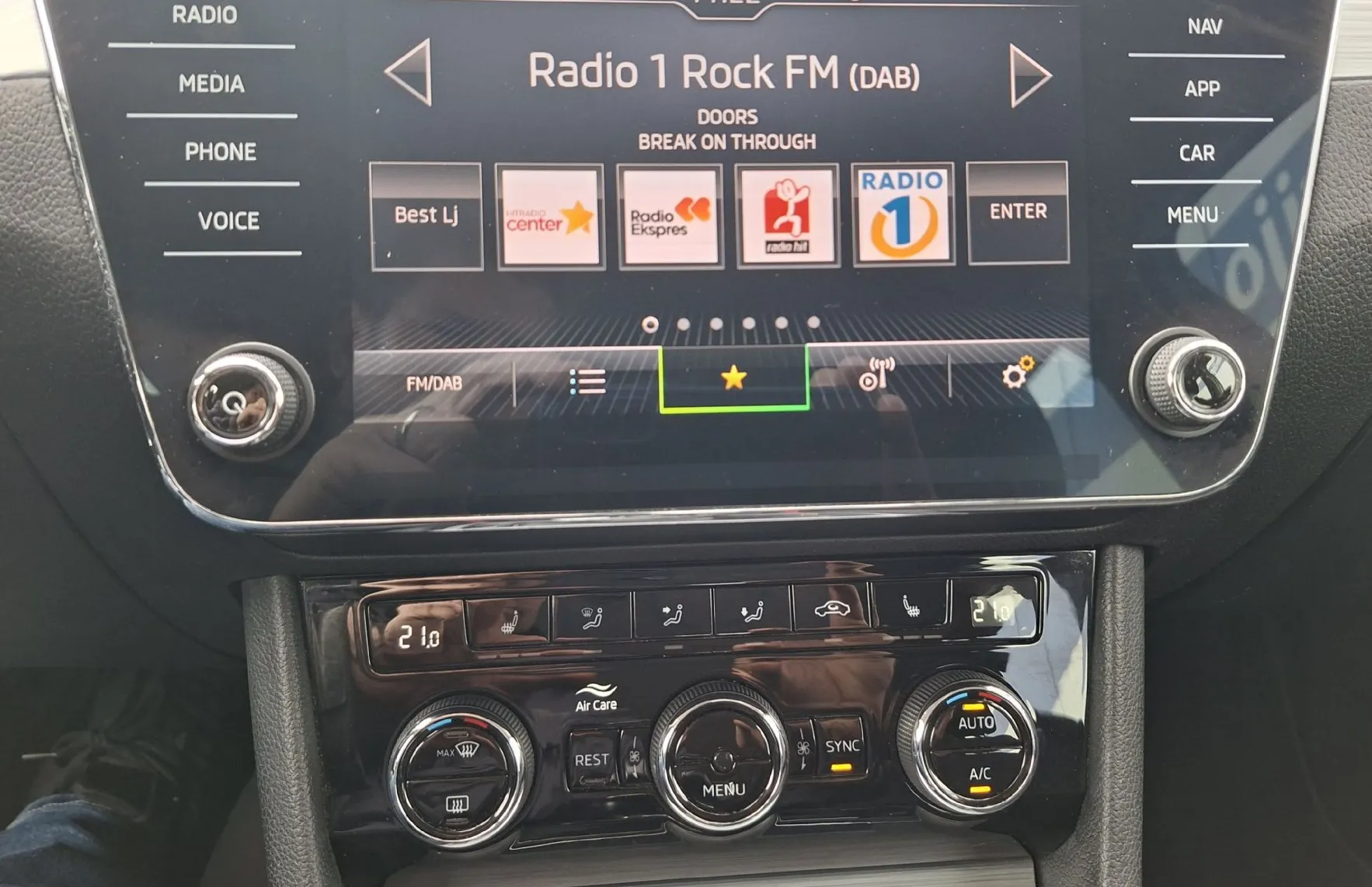 Zunanja slika - Škoda Superb - 2.0 TDI Style Combi  110 kW - 15