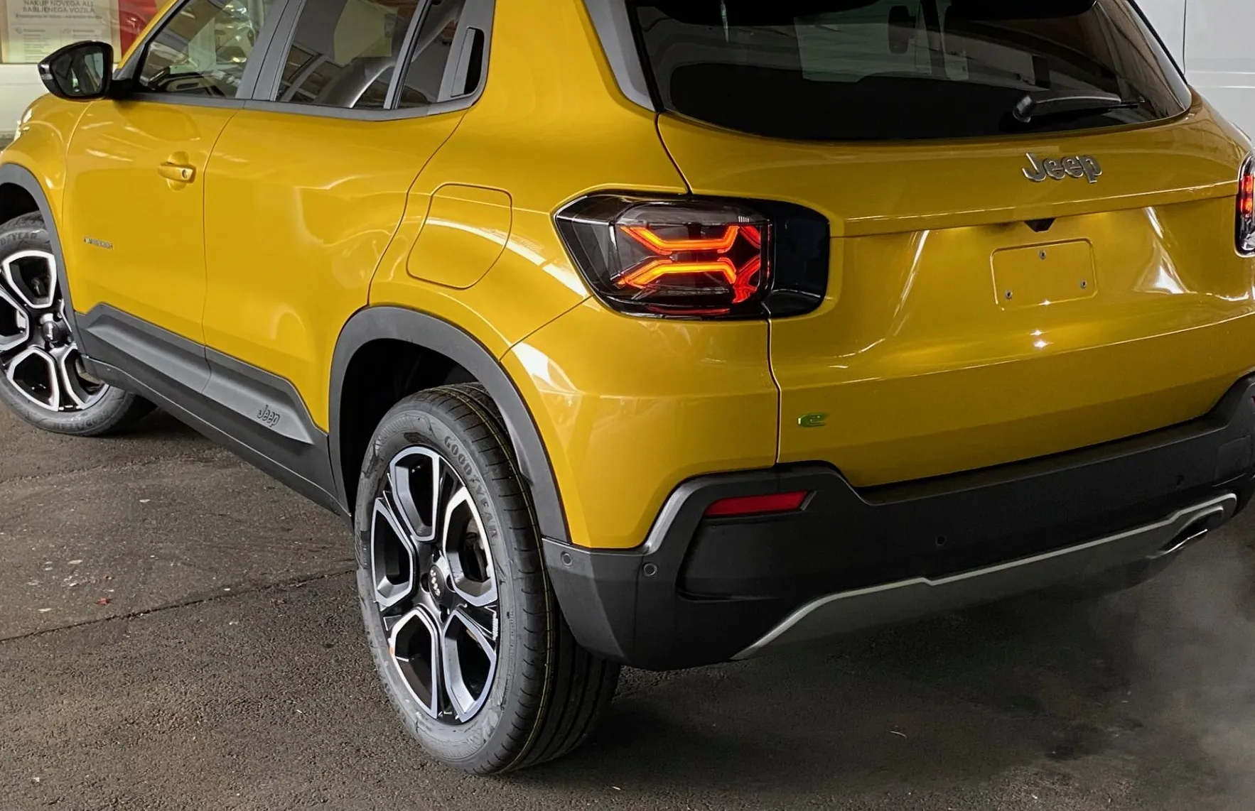 Zunanja slika - Jeep Avenger - Summit 1.2 E-DCT6 MHEV 100 - 5