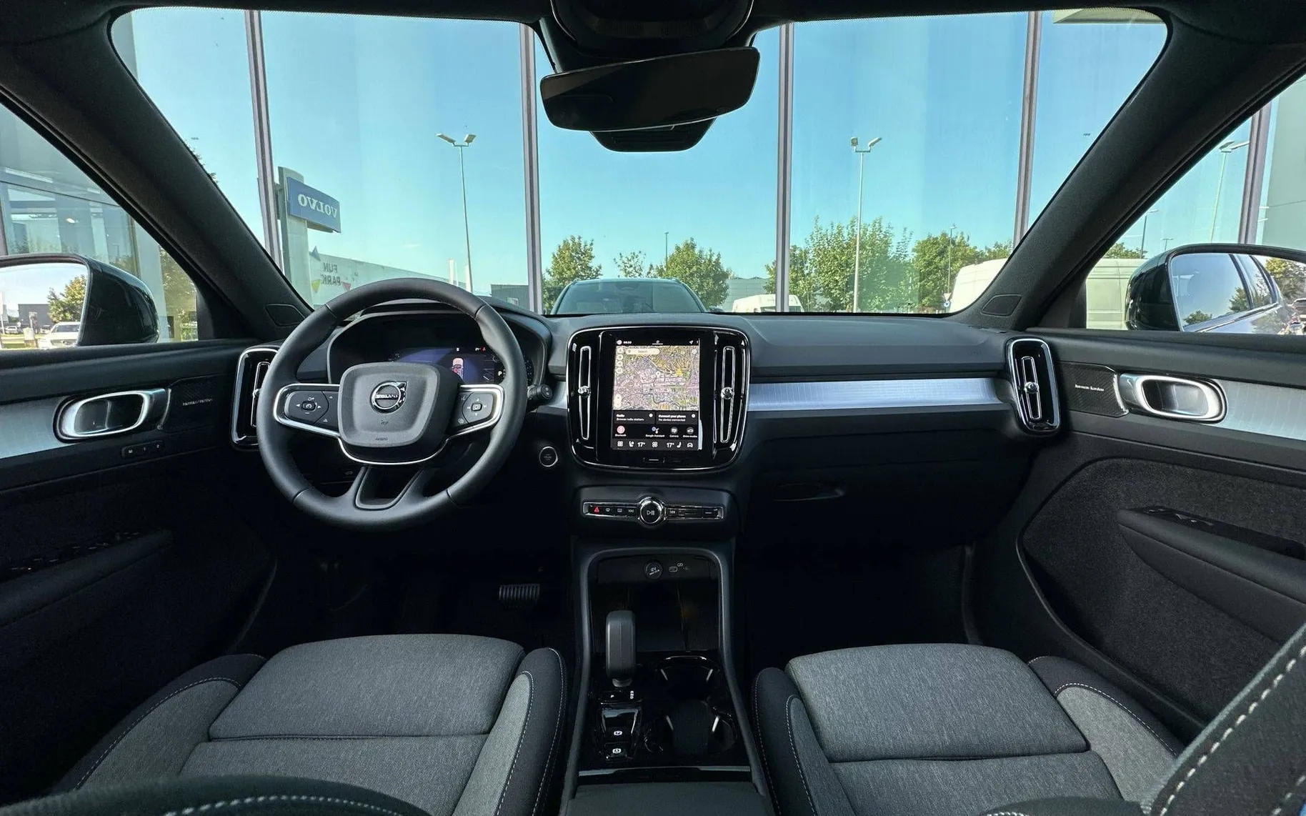 Notranja slika - Volvo XC40 - B3 P Plus Dark AT DCT - 20