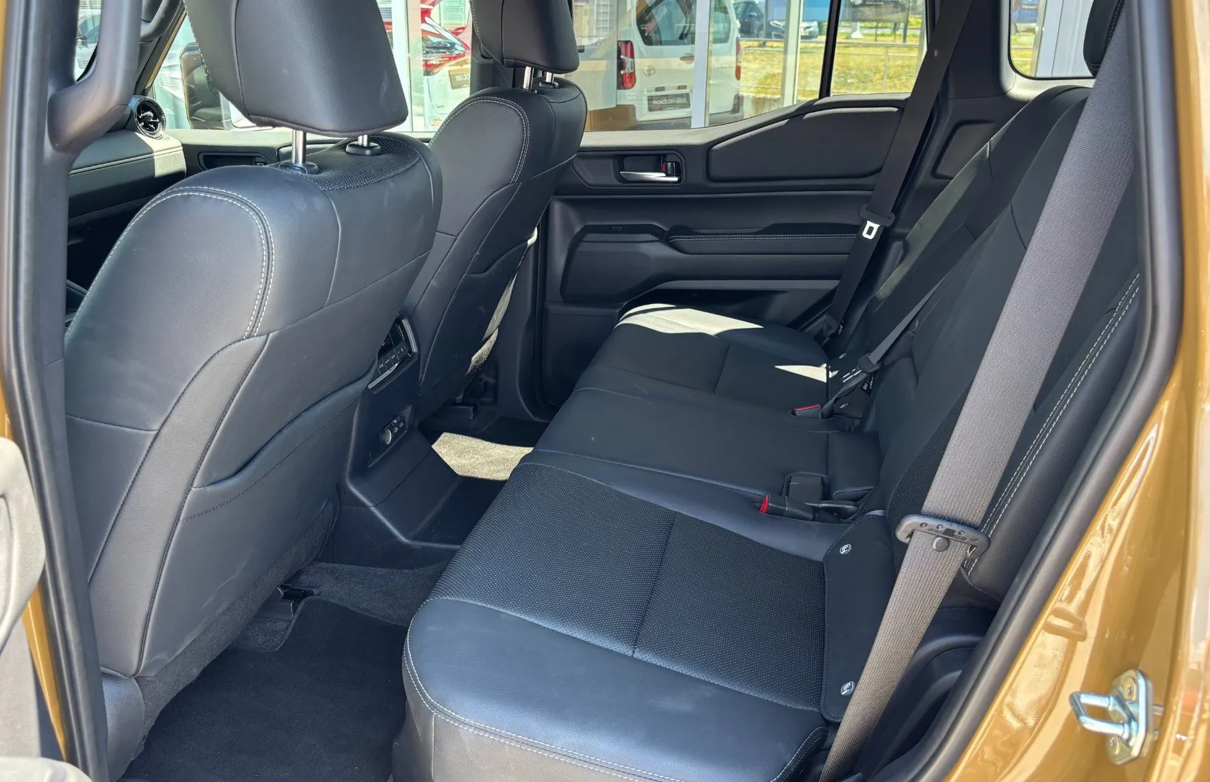 Zunanja slika - Toyota Land Cruiser - 2.8 D-4D MHEV Executive Avt. - 16