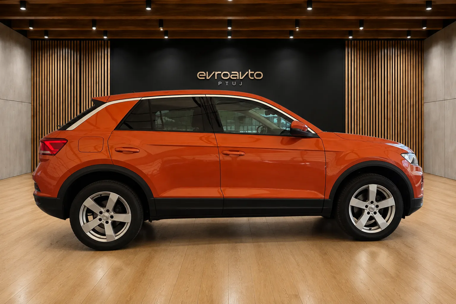 Zunanja slika - Volkswagen T-Roc - 1.6 TDI BMT Style Dod.zimske gume na platiščih - 4