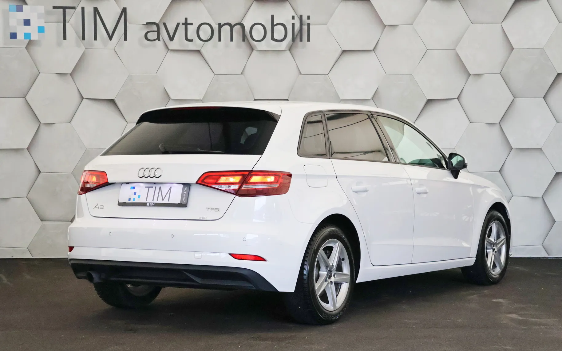 Zunanja slika - Audi A3 - 1.0 TFSI Design 115KM - 3