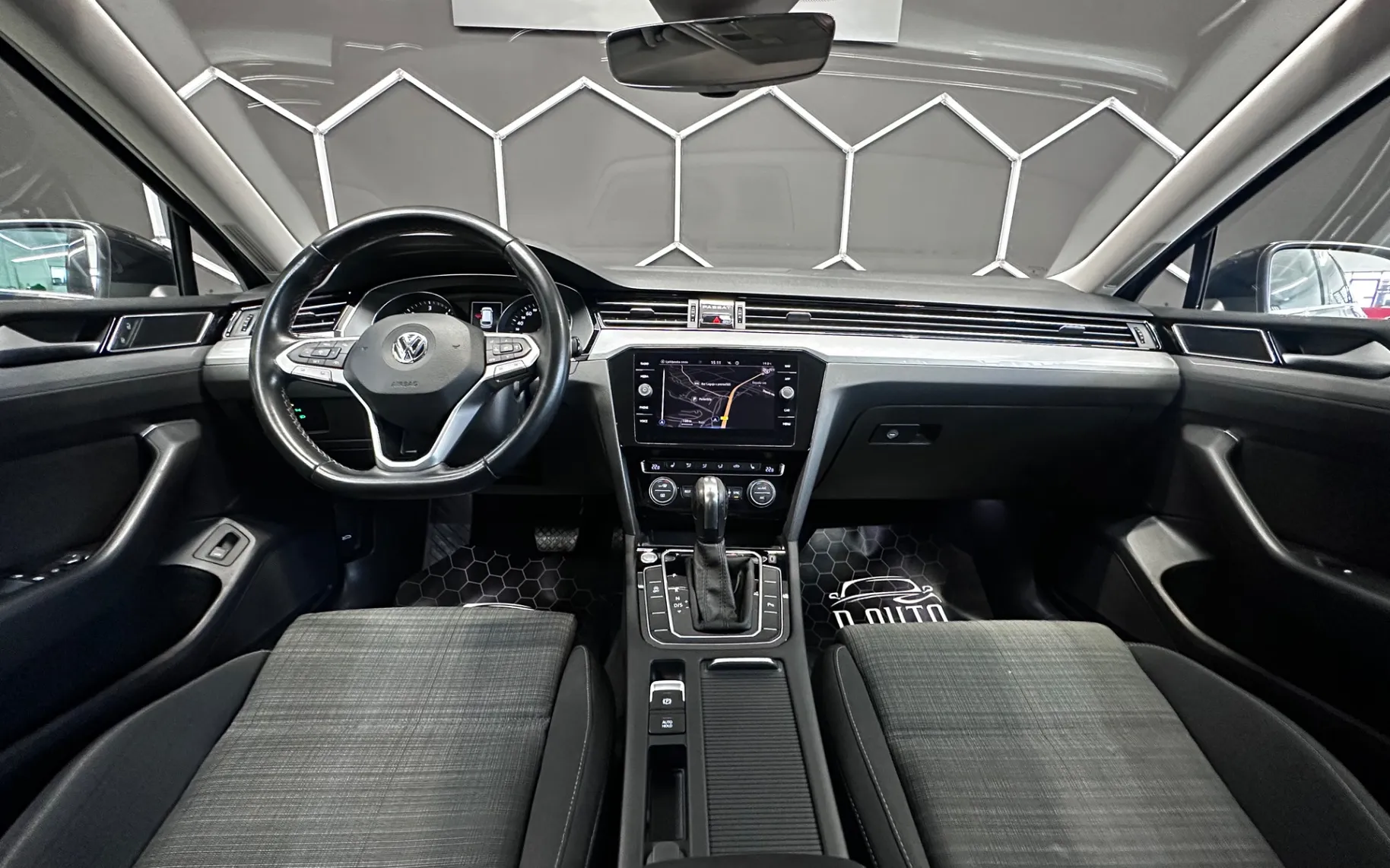 Notranja slika - VW Passat Variant - 2.0 TDI  DSG+KAMERA+NAVI+KLJUKA+ACC+F1... - 9