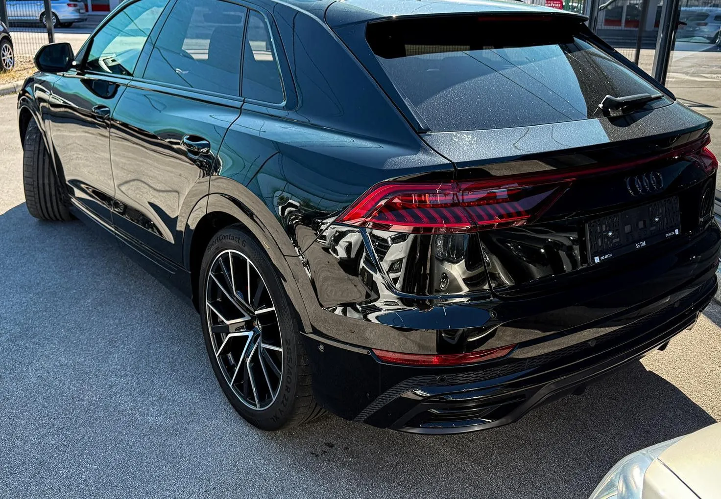 Zunanja slika - Audi Q8 - 50TDI S line Panorama Night 360 SoftCl Compet HUD - 2