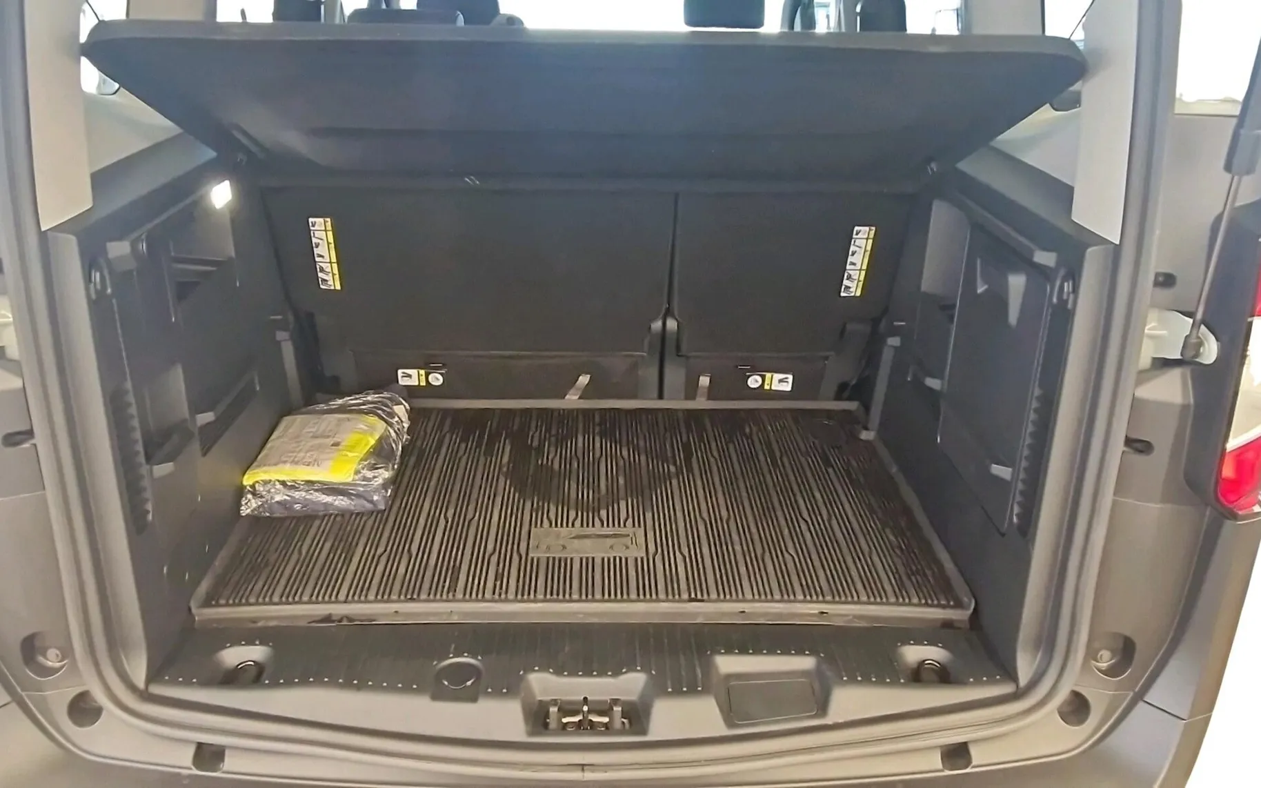 Zunanja slika - Ford Tourneo Courier - 1.0 EcoBoost Active-RADAR-NAVI-BLISS-PREČNI-KAMER - 9