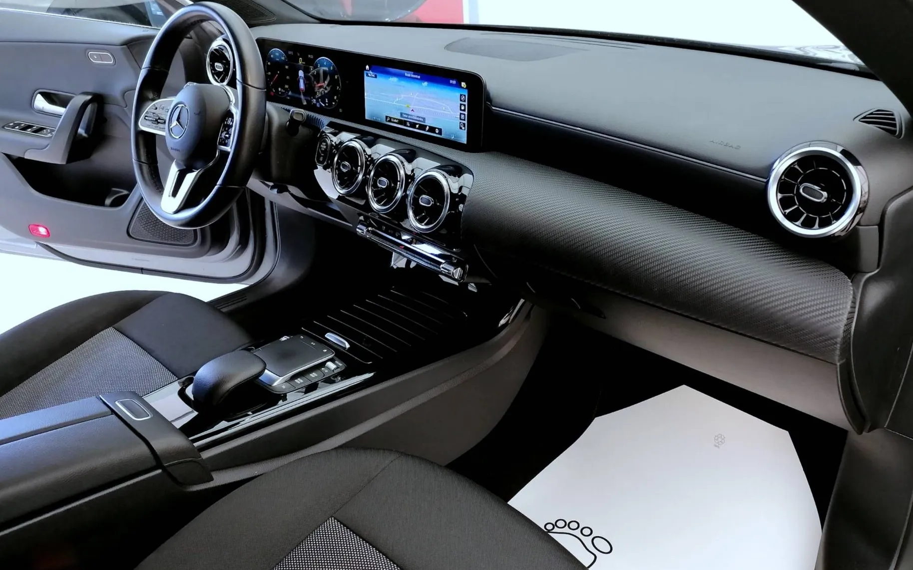 Notranja slika - Mercedes-Benz CLA Shooting Brake - 2.0 d Shooting Brake FULL LED AUTOMATIC 1.LASTNIK - 7